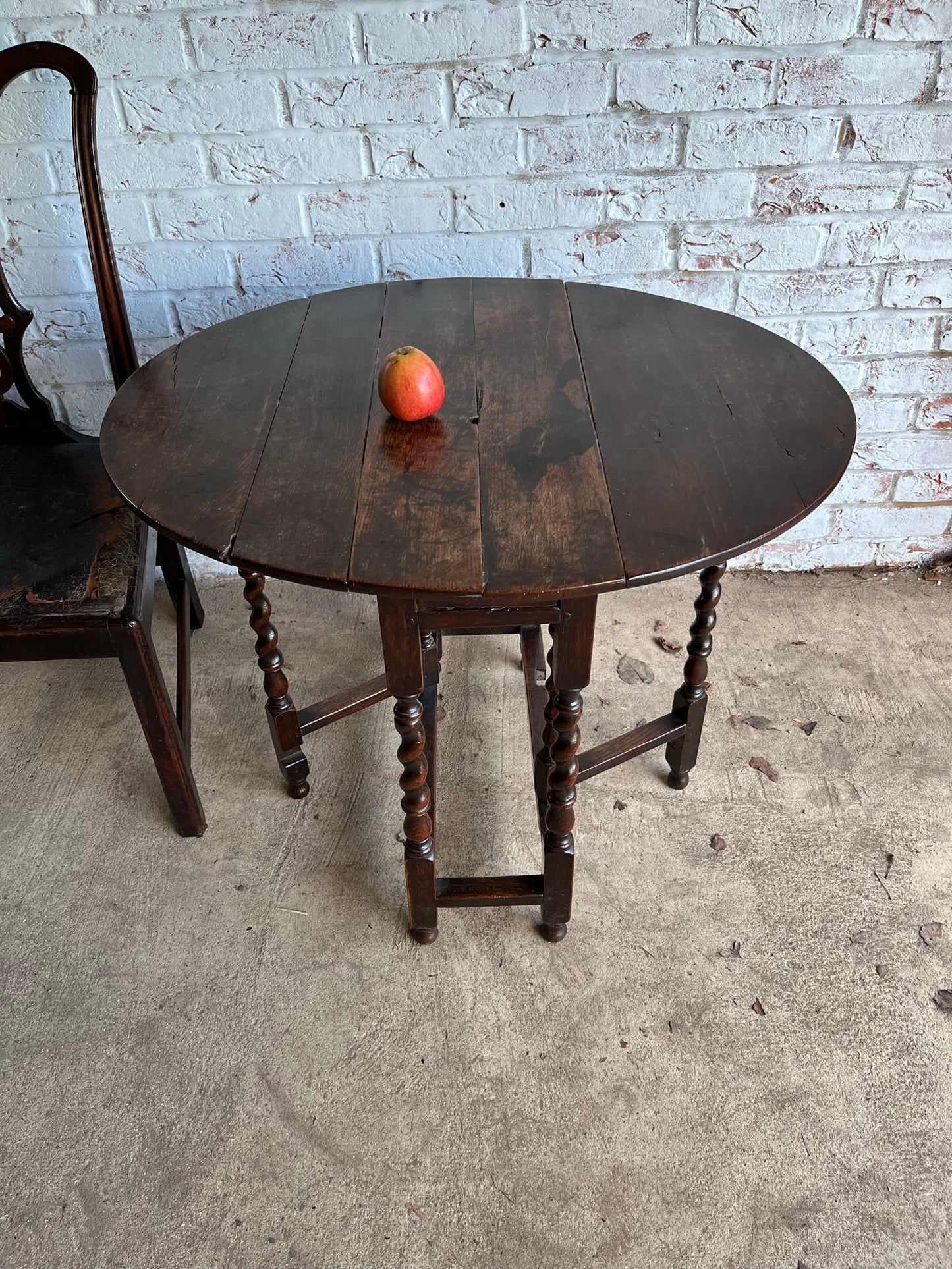 Small 18th century Georgian oak gateleg table.