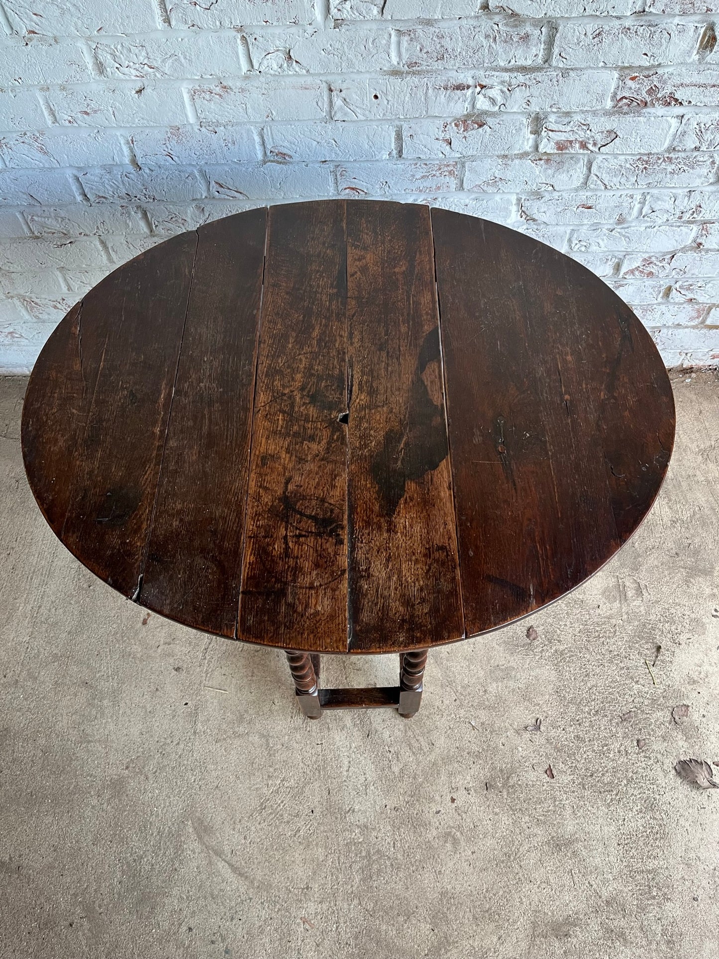 Small 18th century Georgian oak gateleg table.