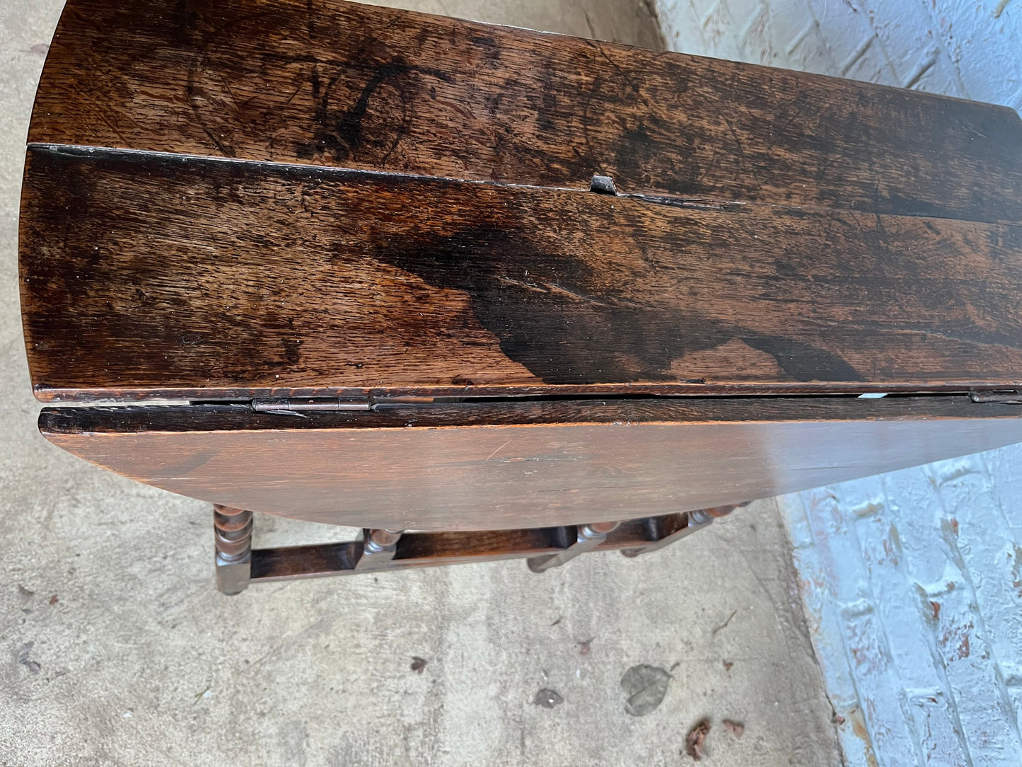 Small 18th century Georgian oak gateleg table.