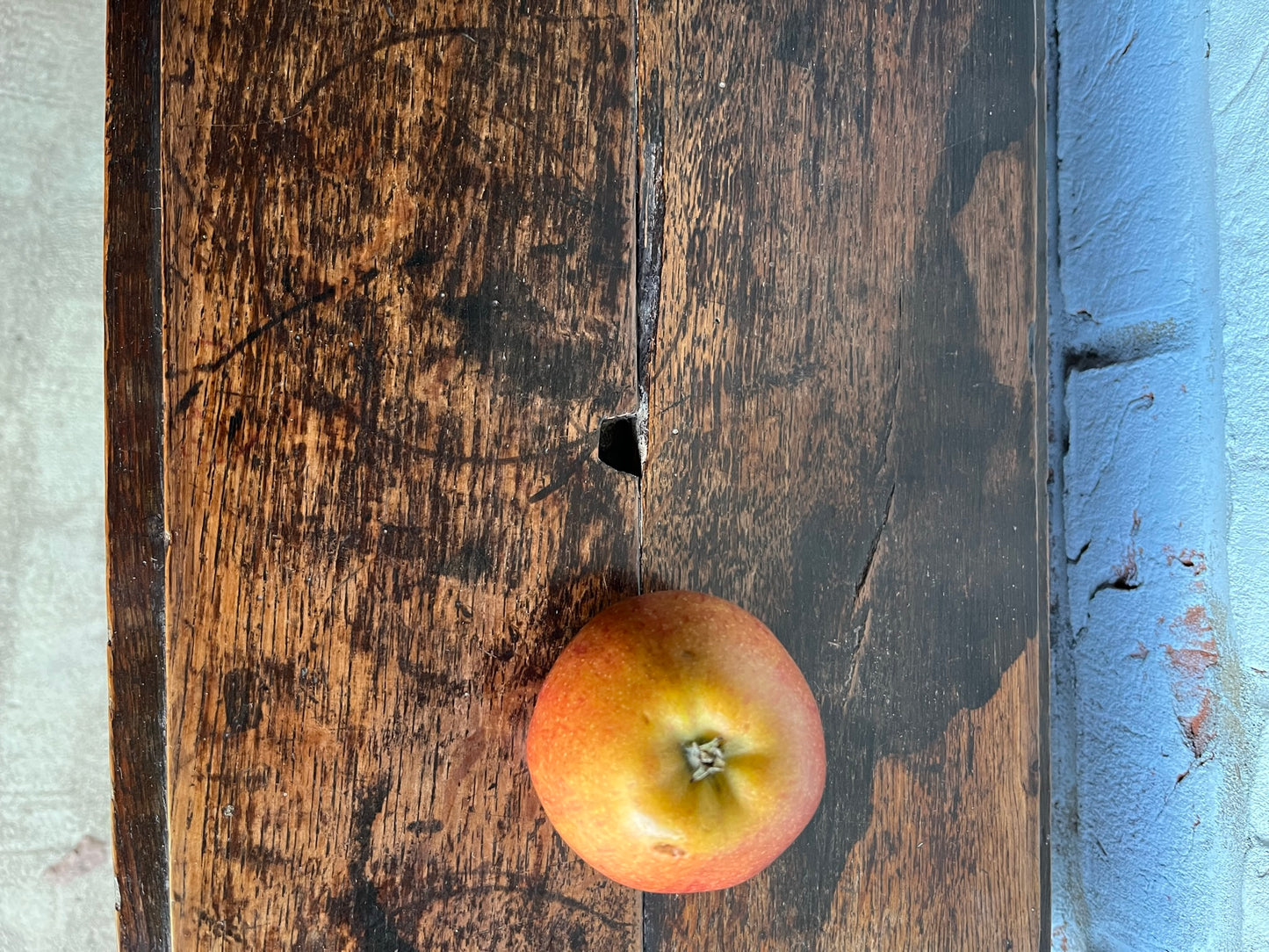 Small 18th century Georgian oak gateleg table.