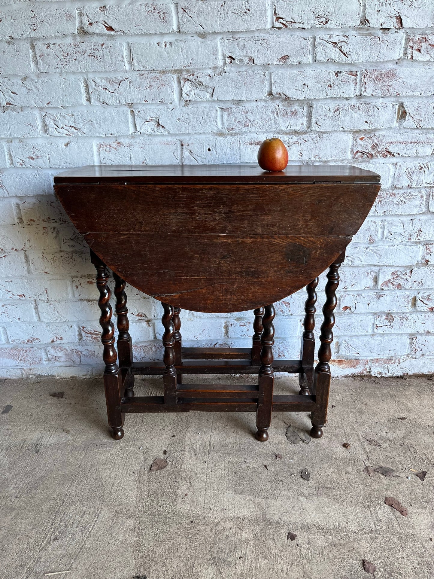Small 18th century Georgian oak gateleg table.