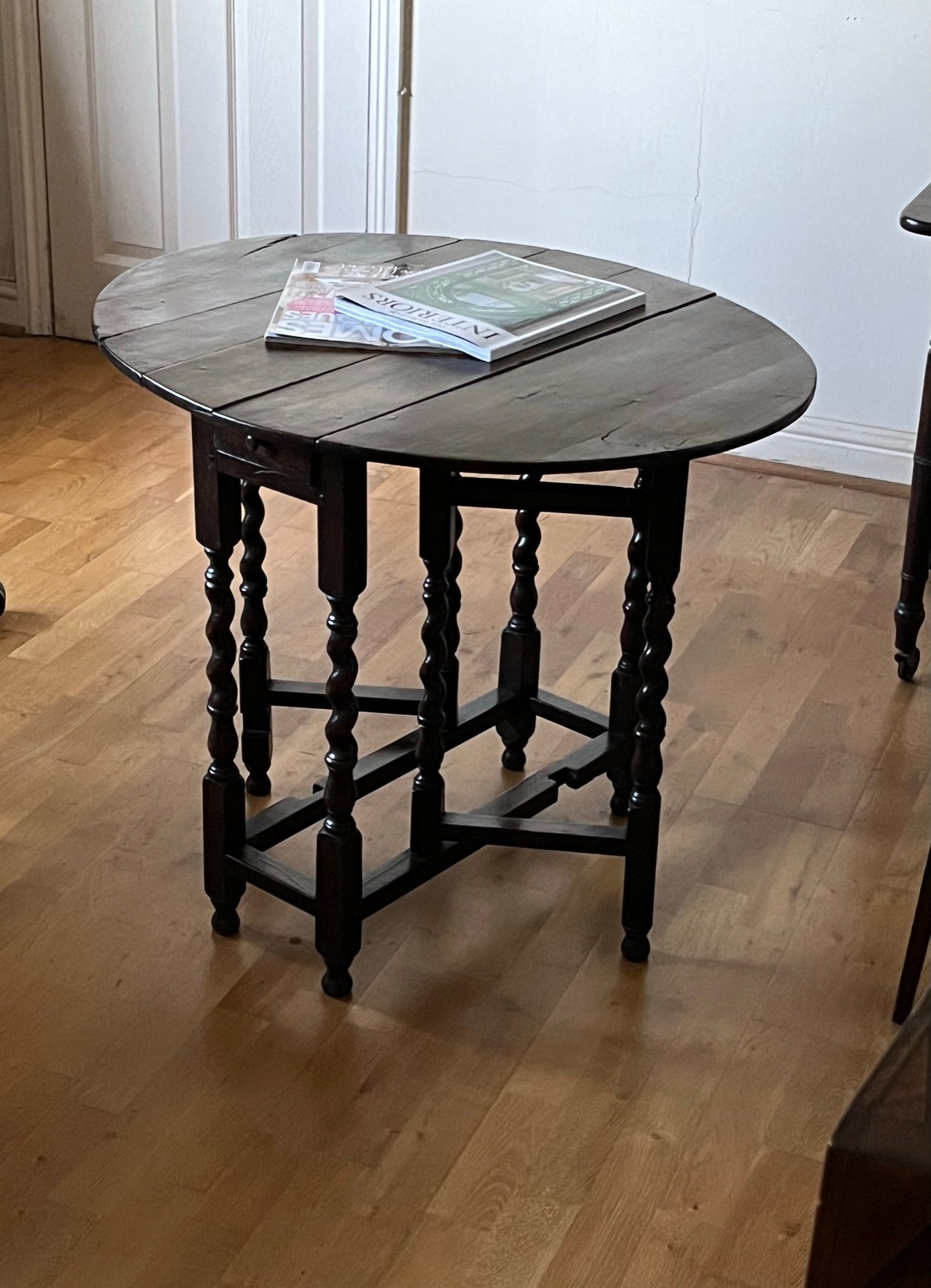 Small 18th century Georgian oak gateleg table.