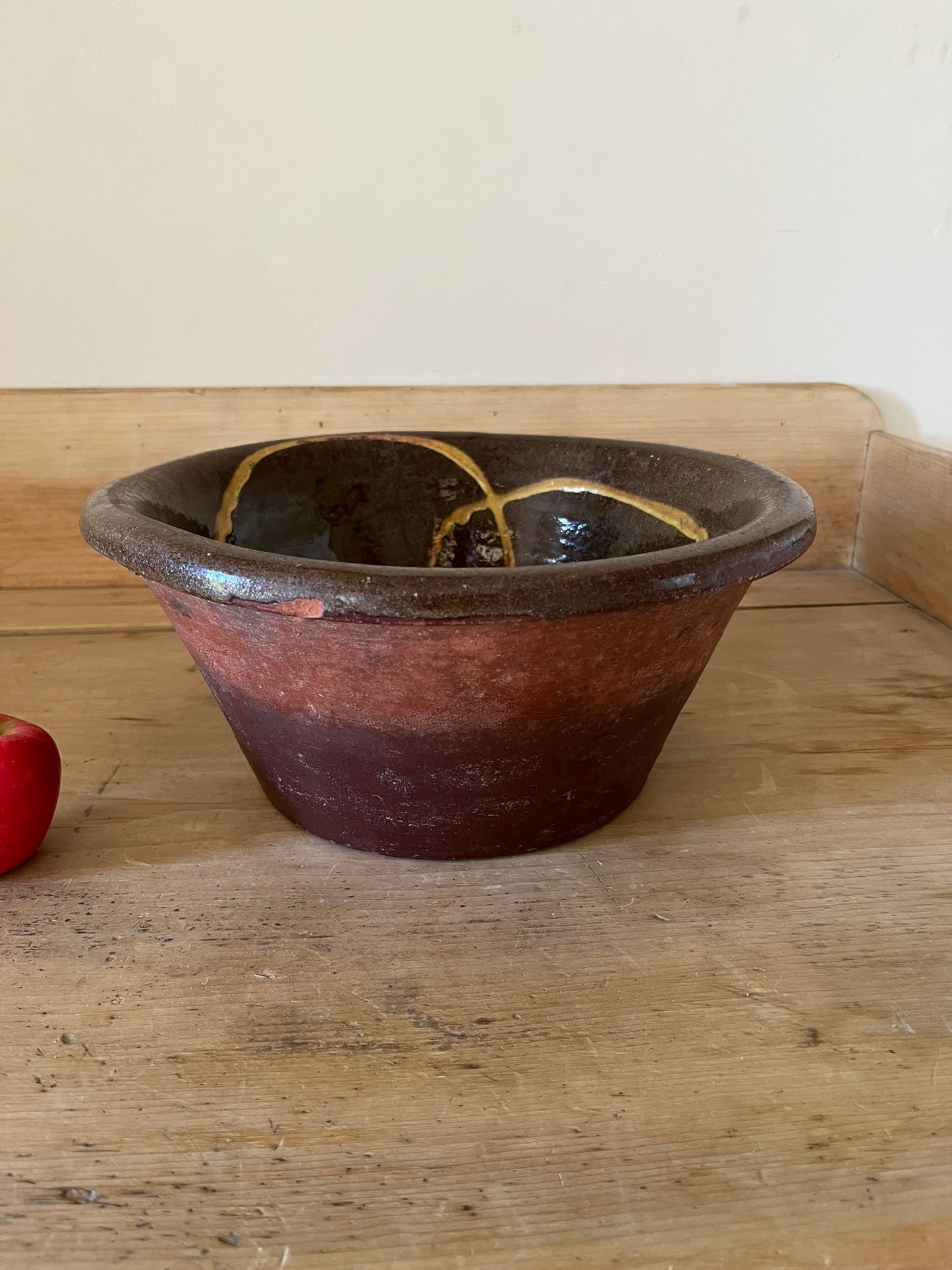 Large 19th century 'Coalisland' slipware dairy bowl.