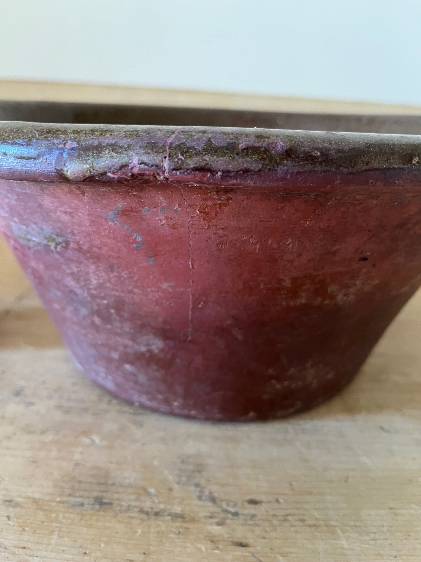 Large 19th century 'Coalisland' slipware dairy bowl.