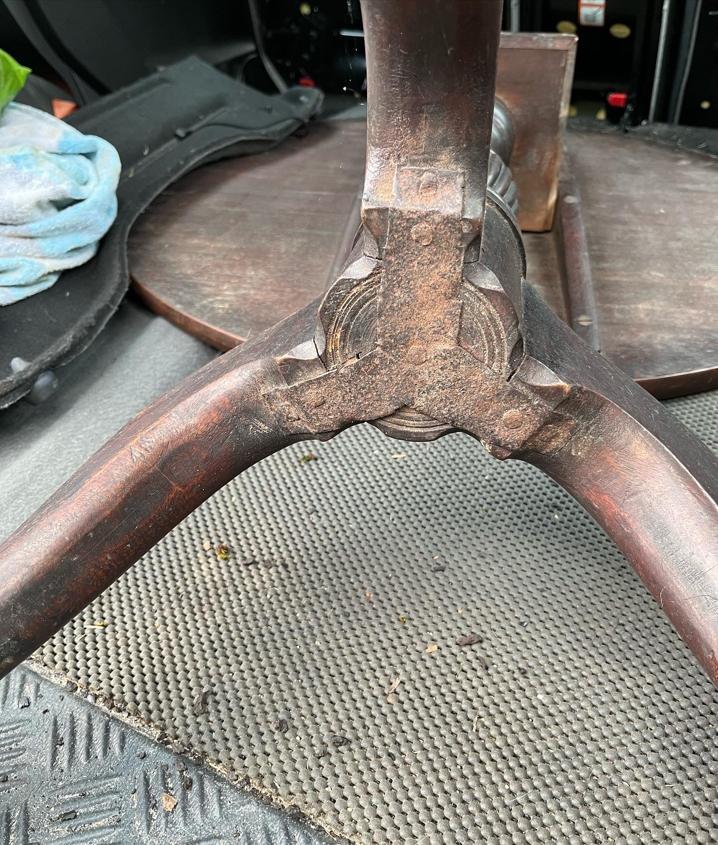 Untouched mid 18th century mahogany tripod tilt top occasional table.