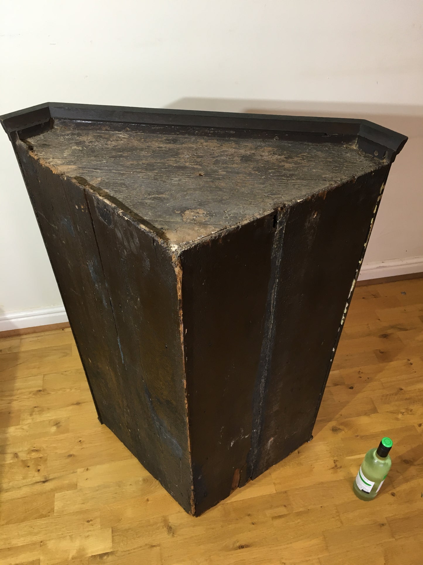 Early 18th century Georgian oak corner cupboard (with spooky writing)