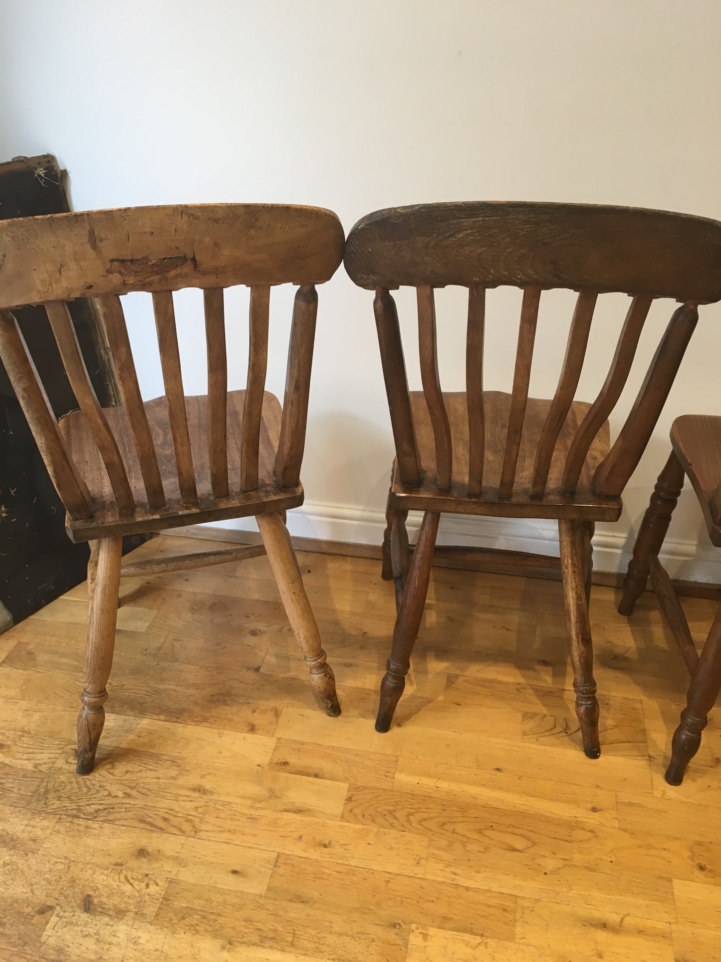 4 Windsor country kitchen chairs