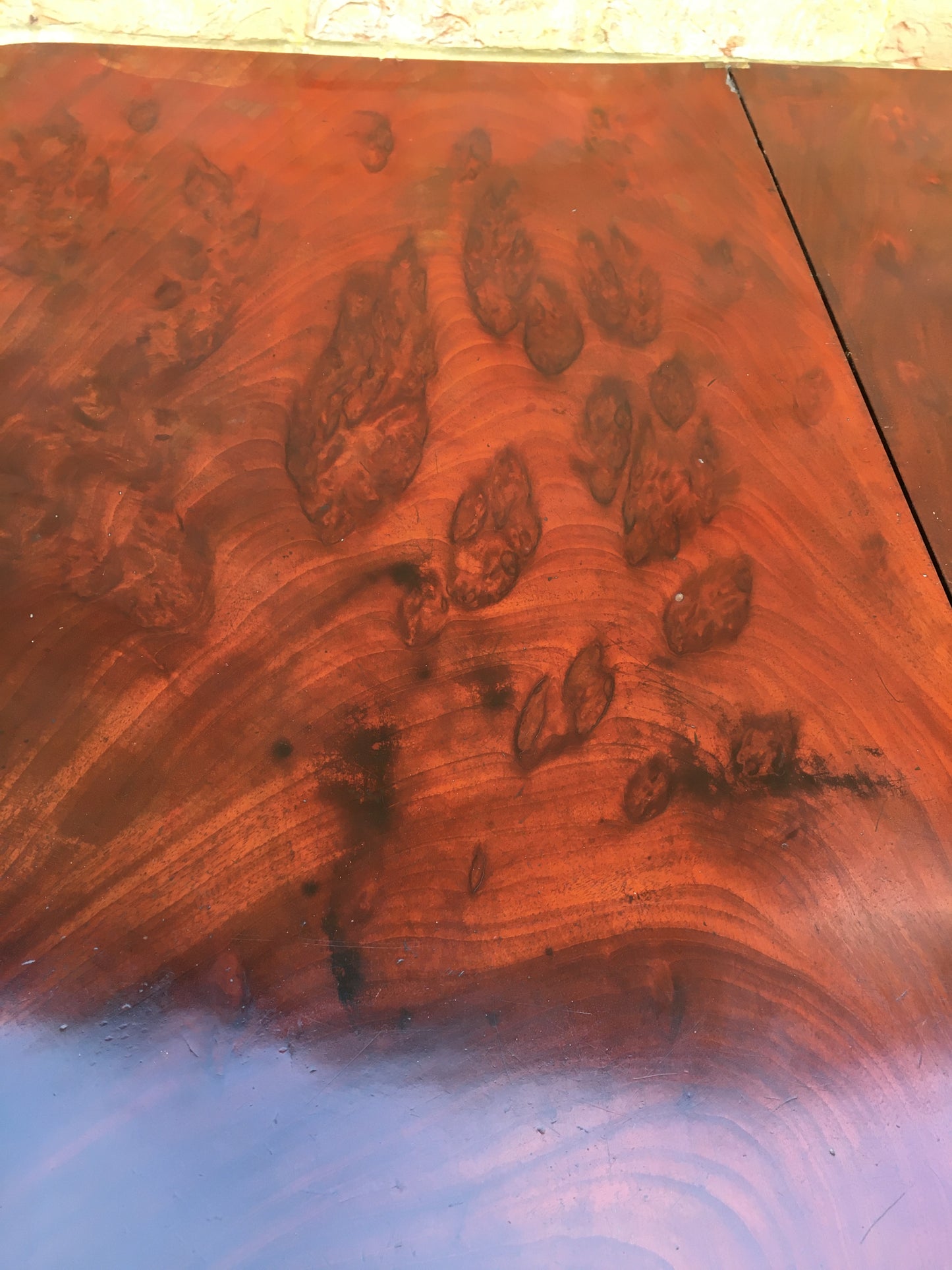 Fine William IV tea table with stunning veneer.