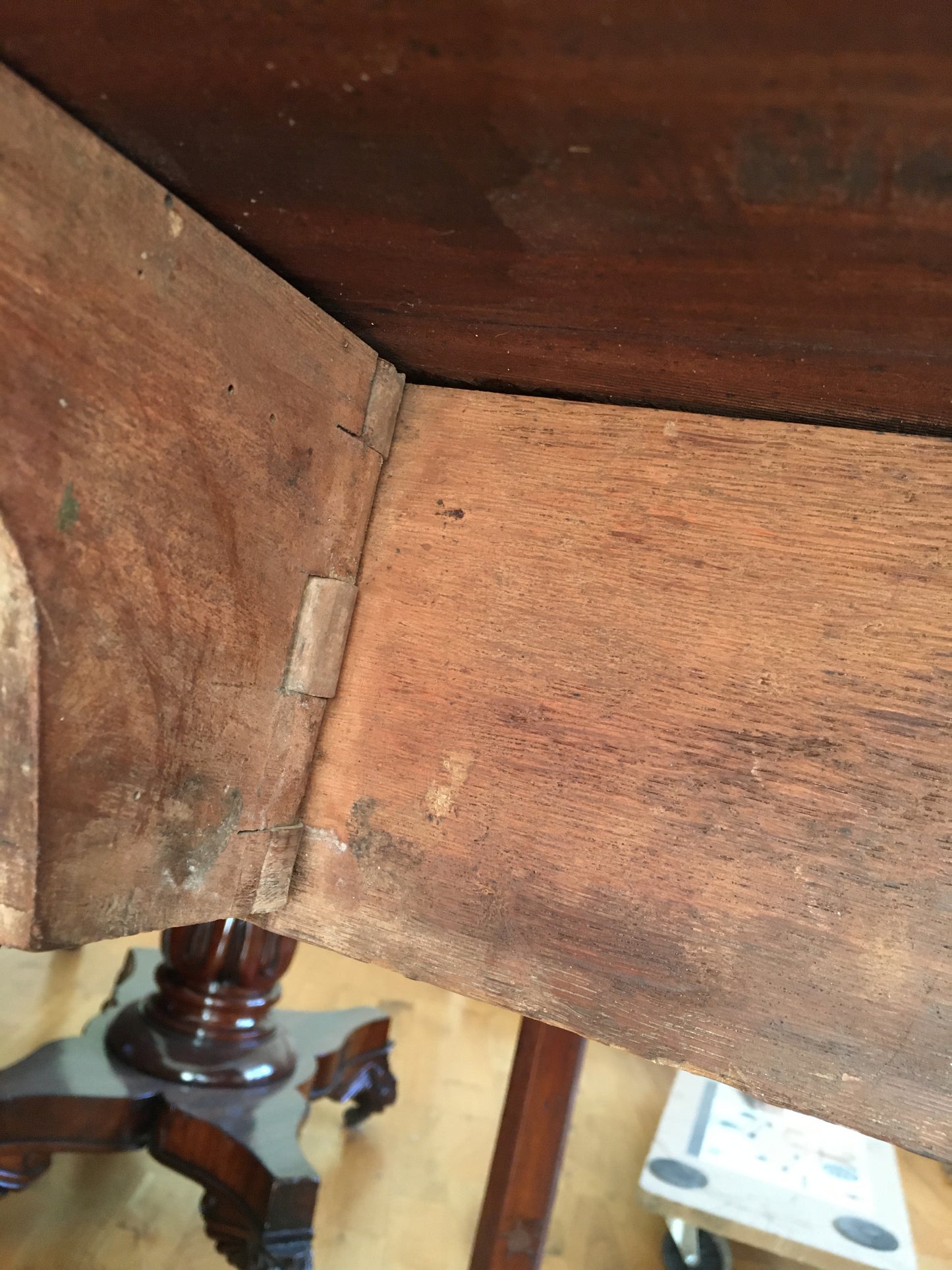 Georgian mahogany pembroke occasional table.