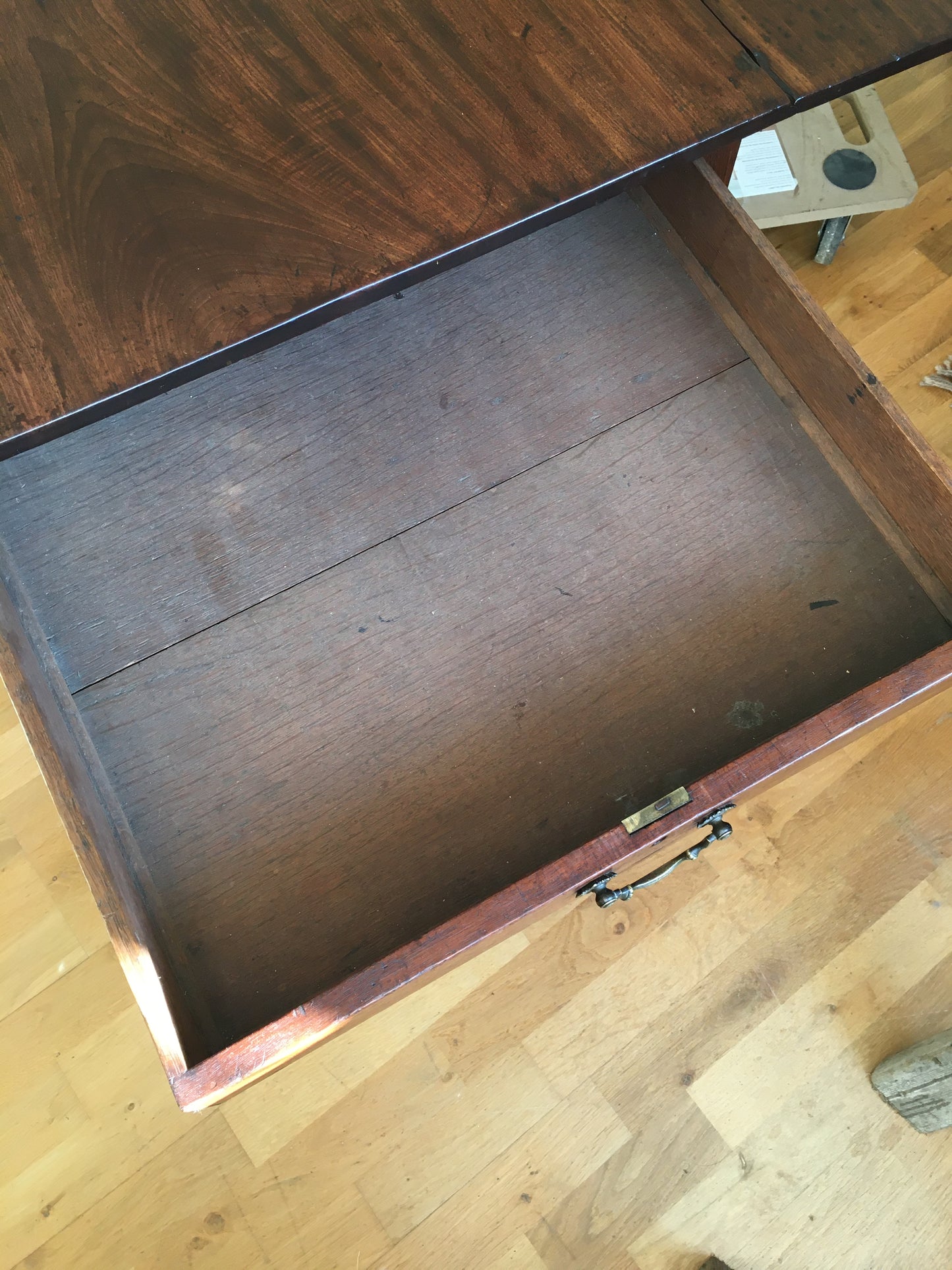 Georgian mahogany pembroke occasional table.