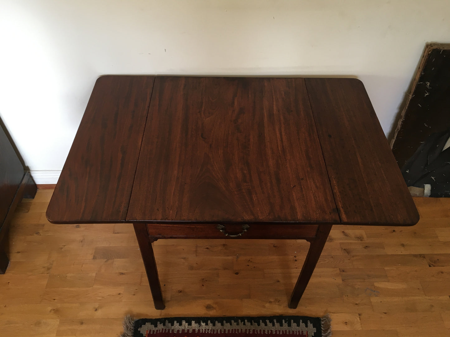 Georgian mahogany pembroke occasional table.