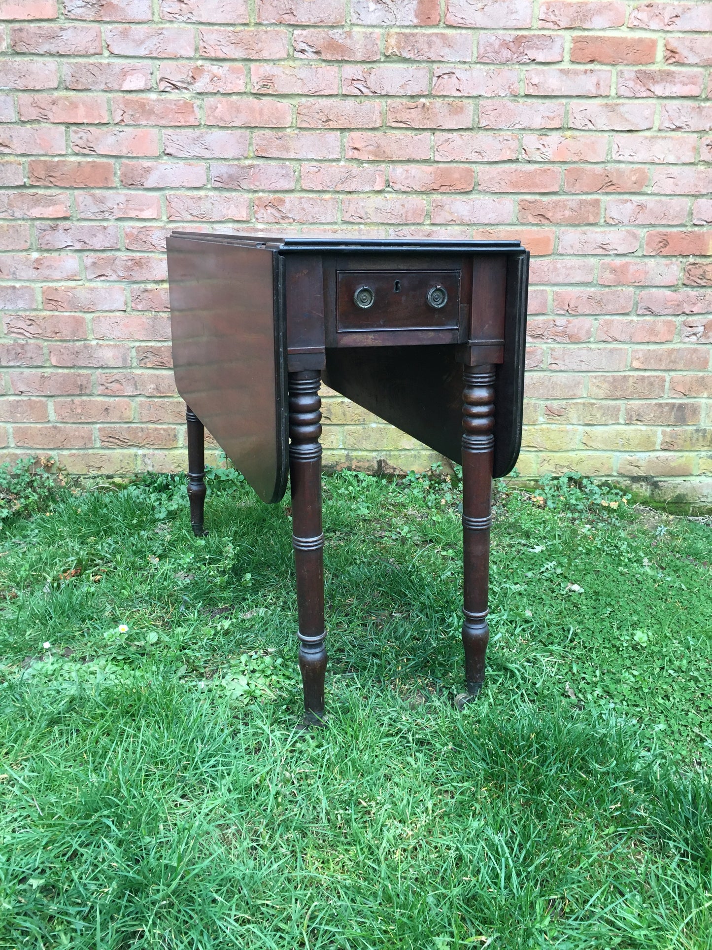 Late Georgian (or early William IV) mahogany double gate leg pembroke table.