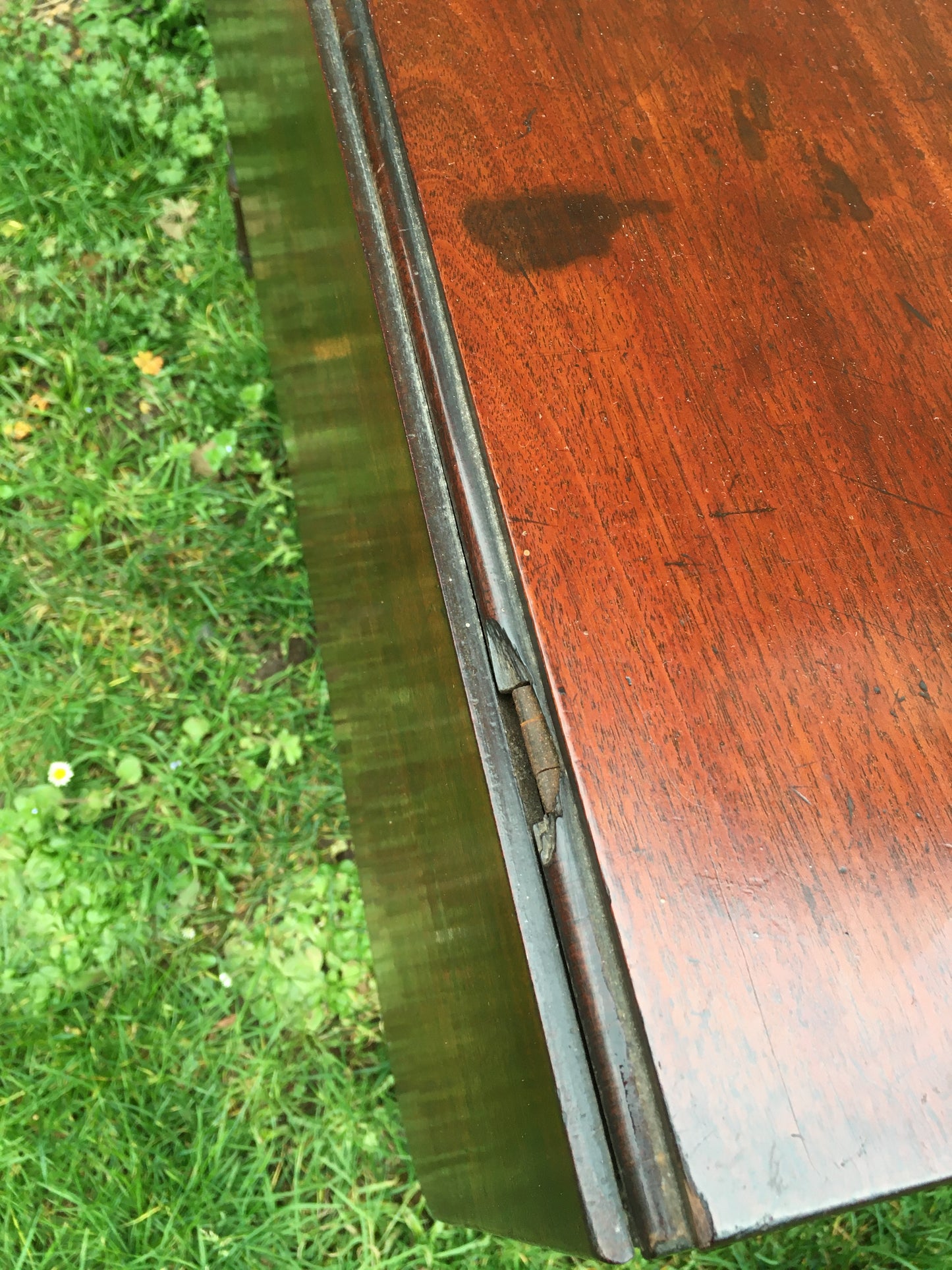 Late Georgian (or early William IV) mahogany double gate leg pembroke table.