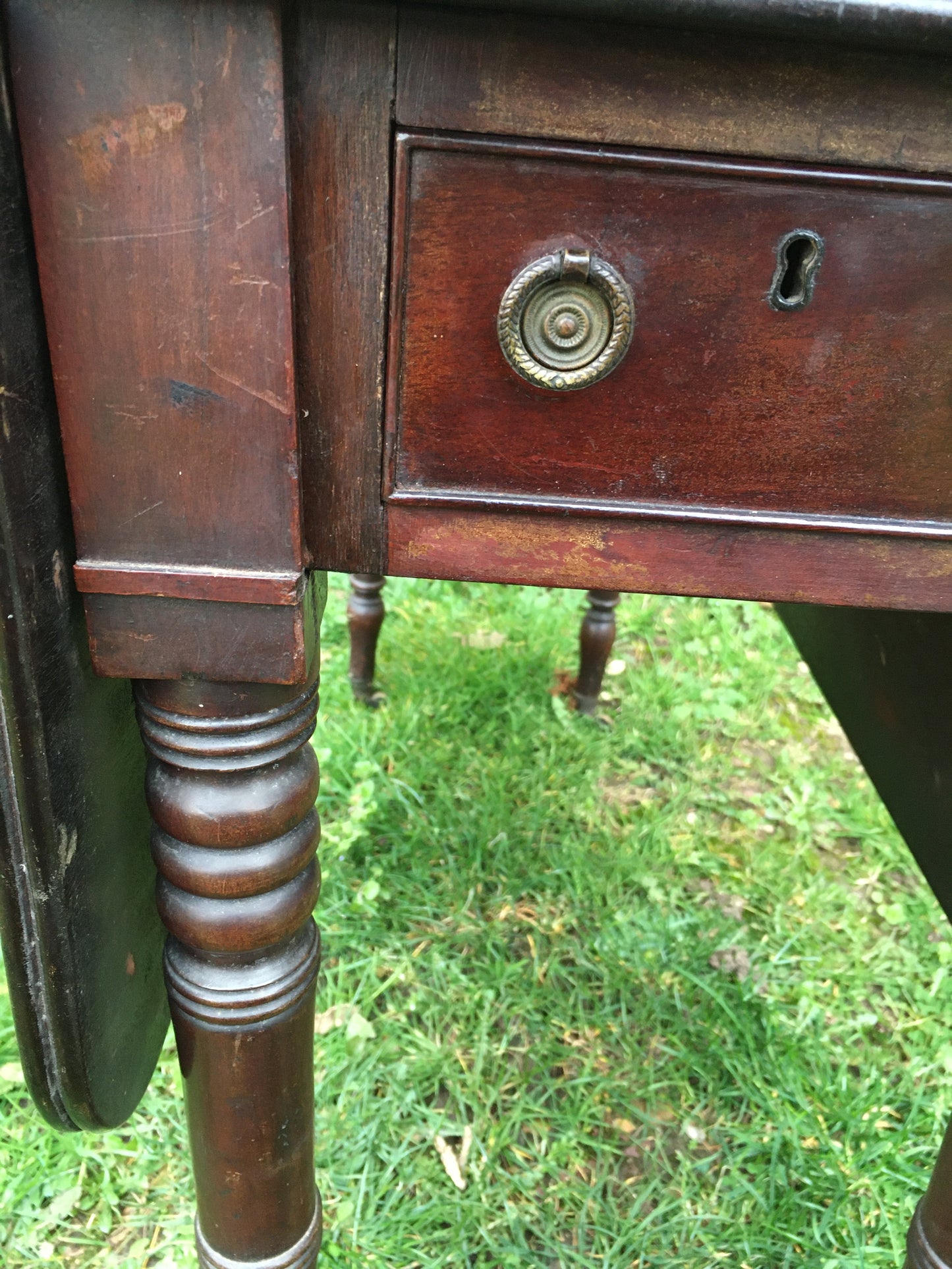 Late Georgian (or early William IV) mahogany double gate leg pembroke table.