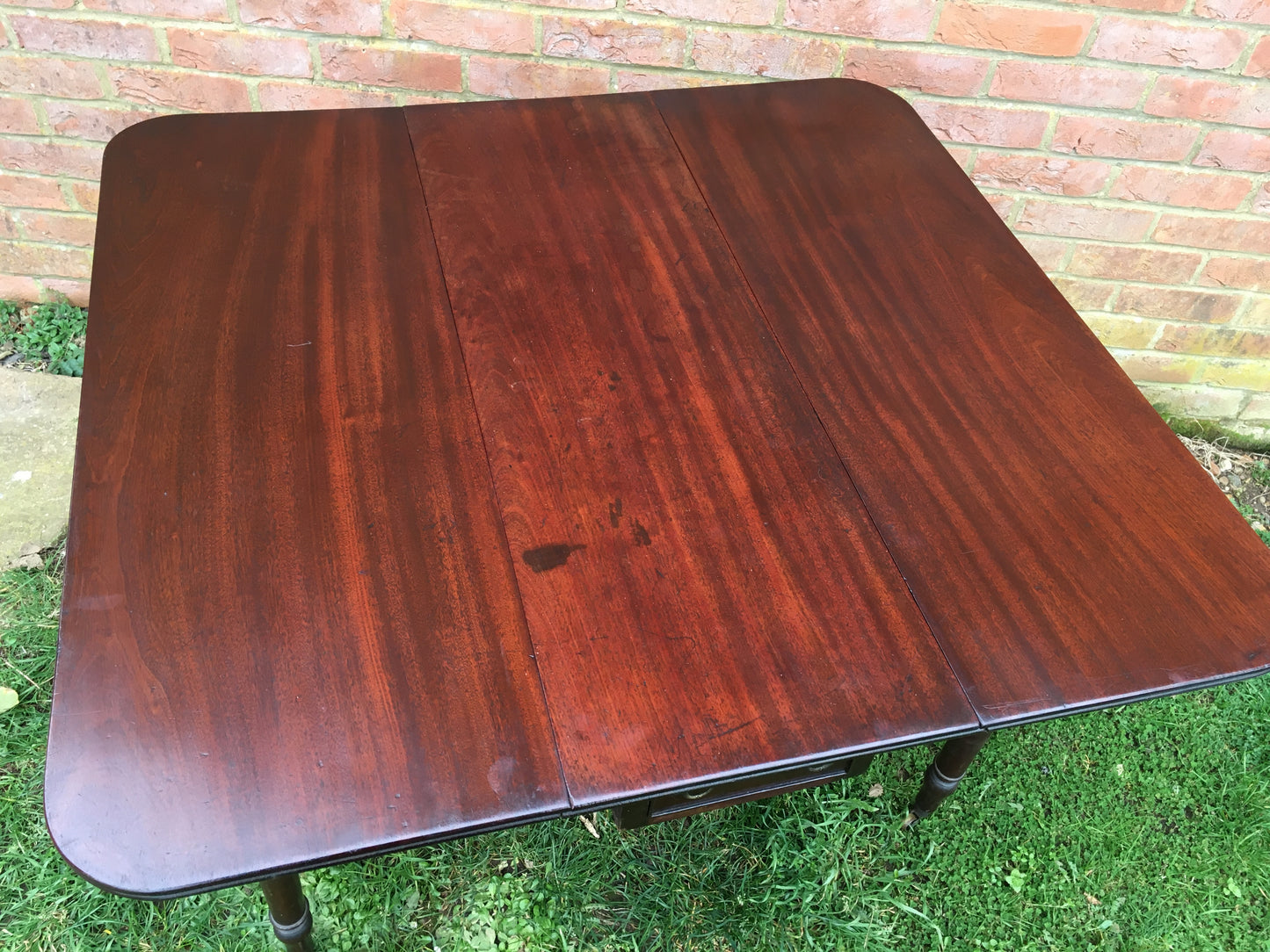 Late Georgian (or early William IV) mahogany double gate leg pembroke table.