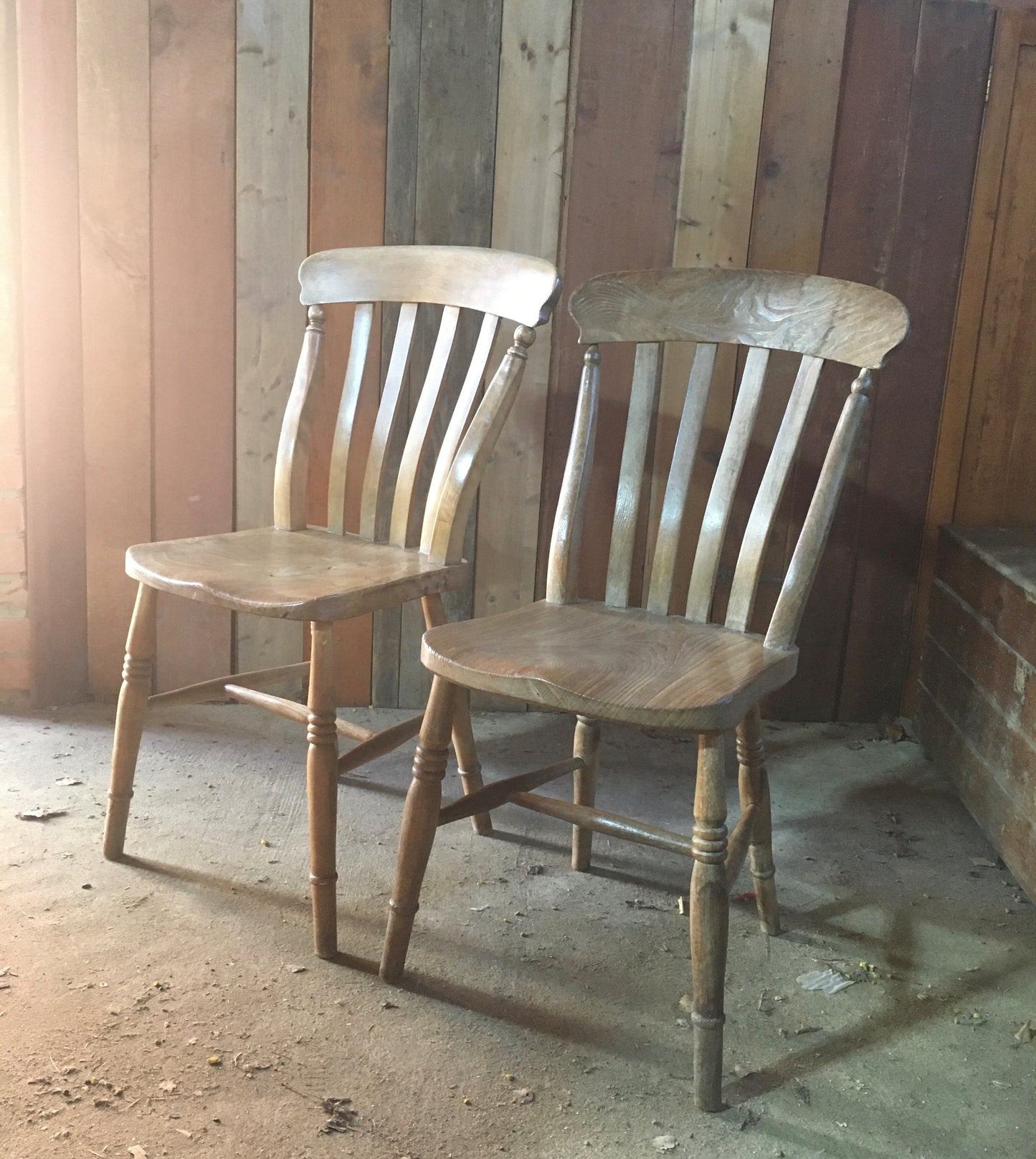 2 Windsor country kitchen chairs.
