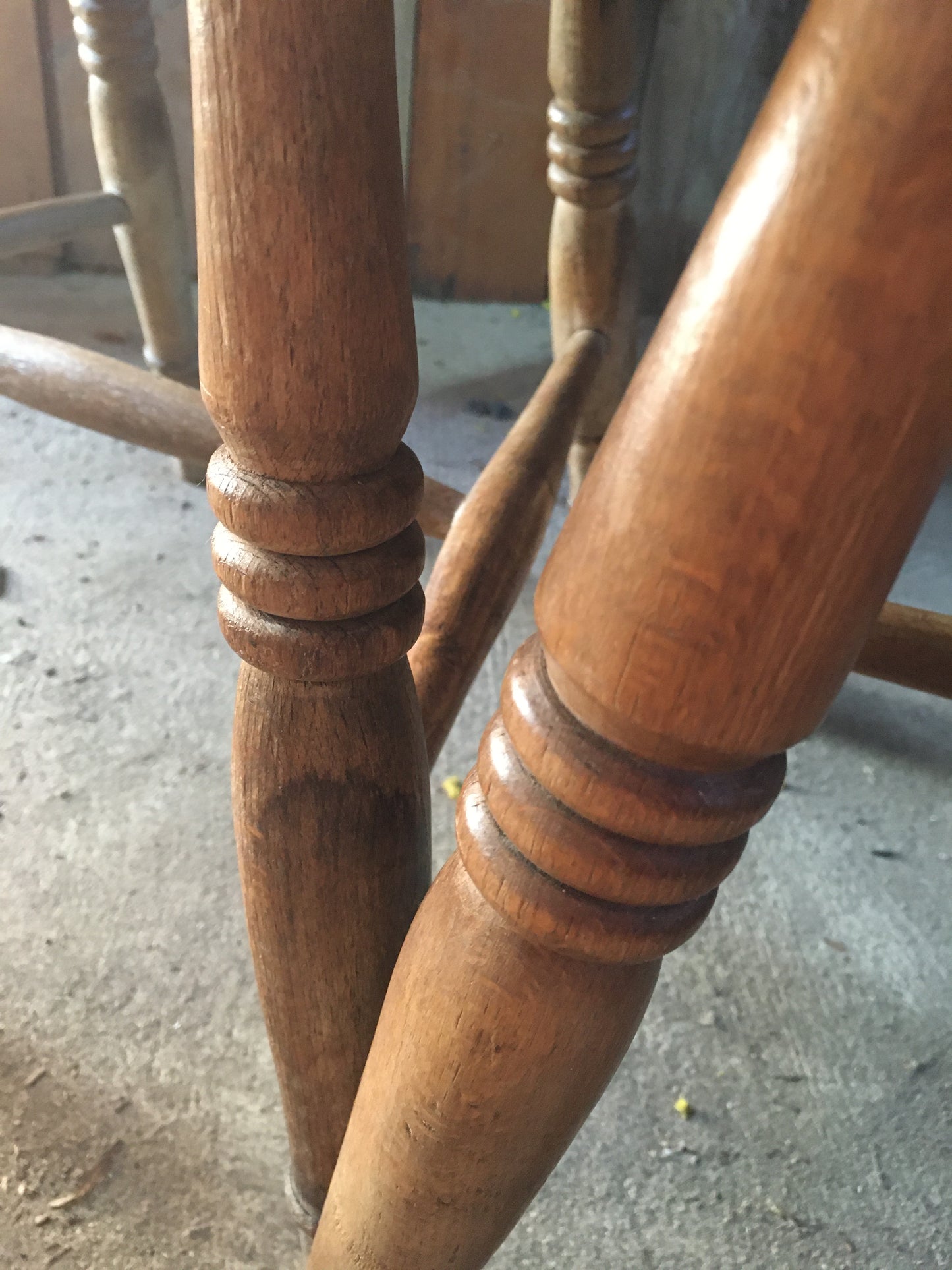 2 Windsor country kitchen chairs.
