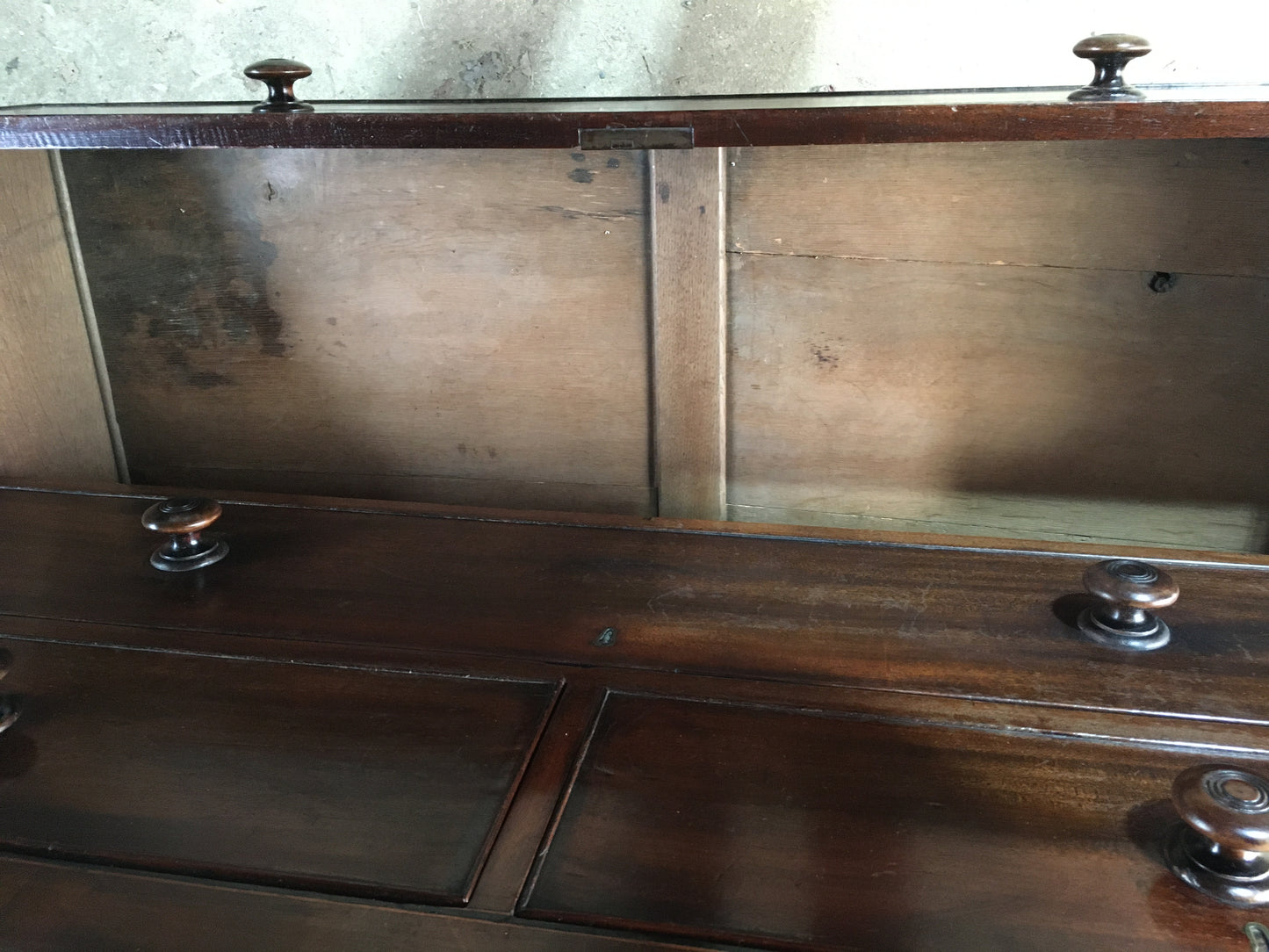 Large Georgian mahogany chest of drawers.