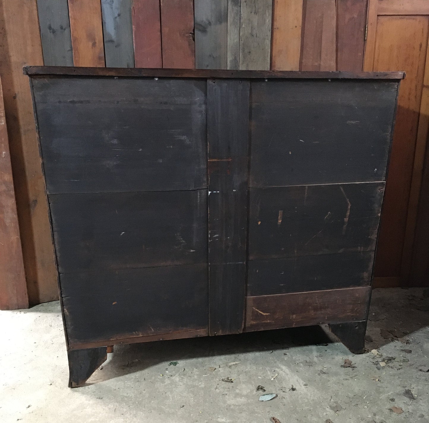 Large Georgian mahogany chest of drawers.