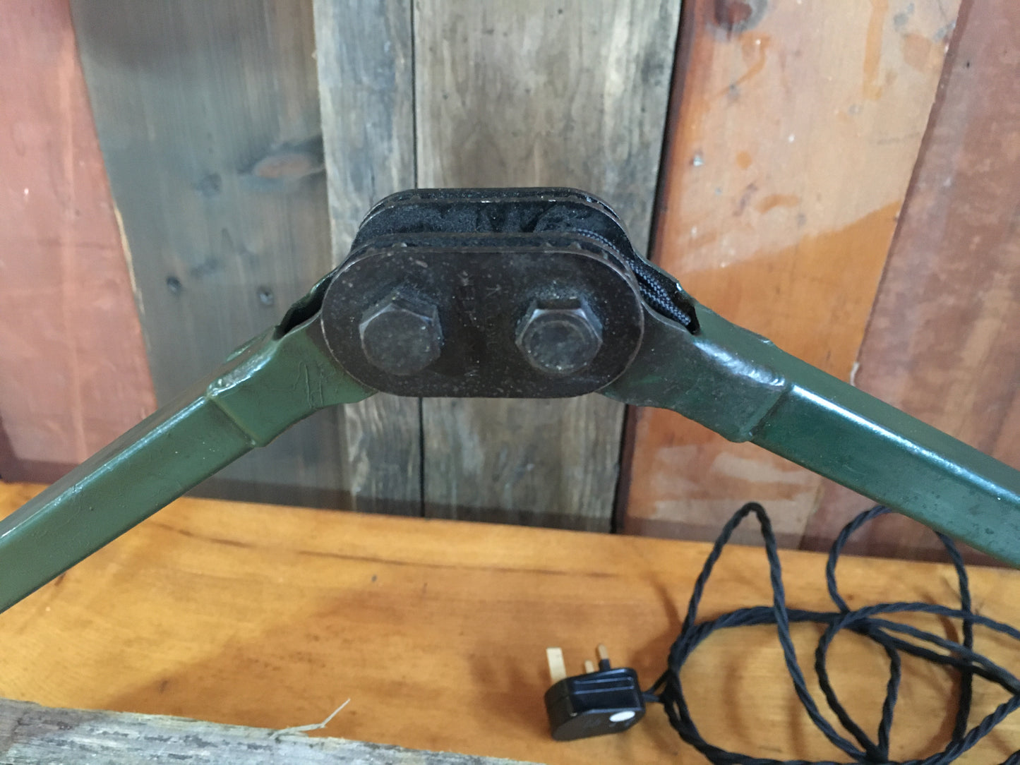 Large vintage factory machinist articulated wall light by MEK-ELEK London, 1930s-1950s.