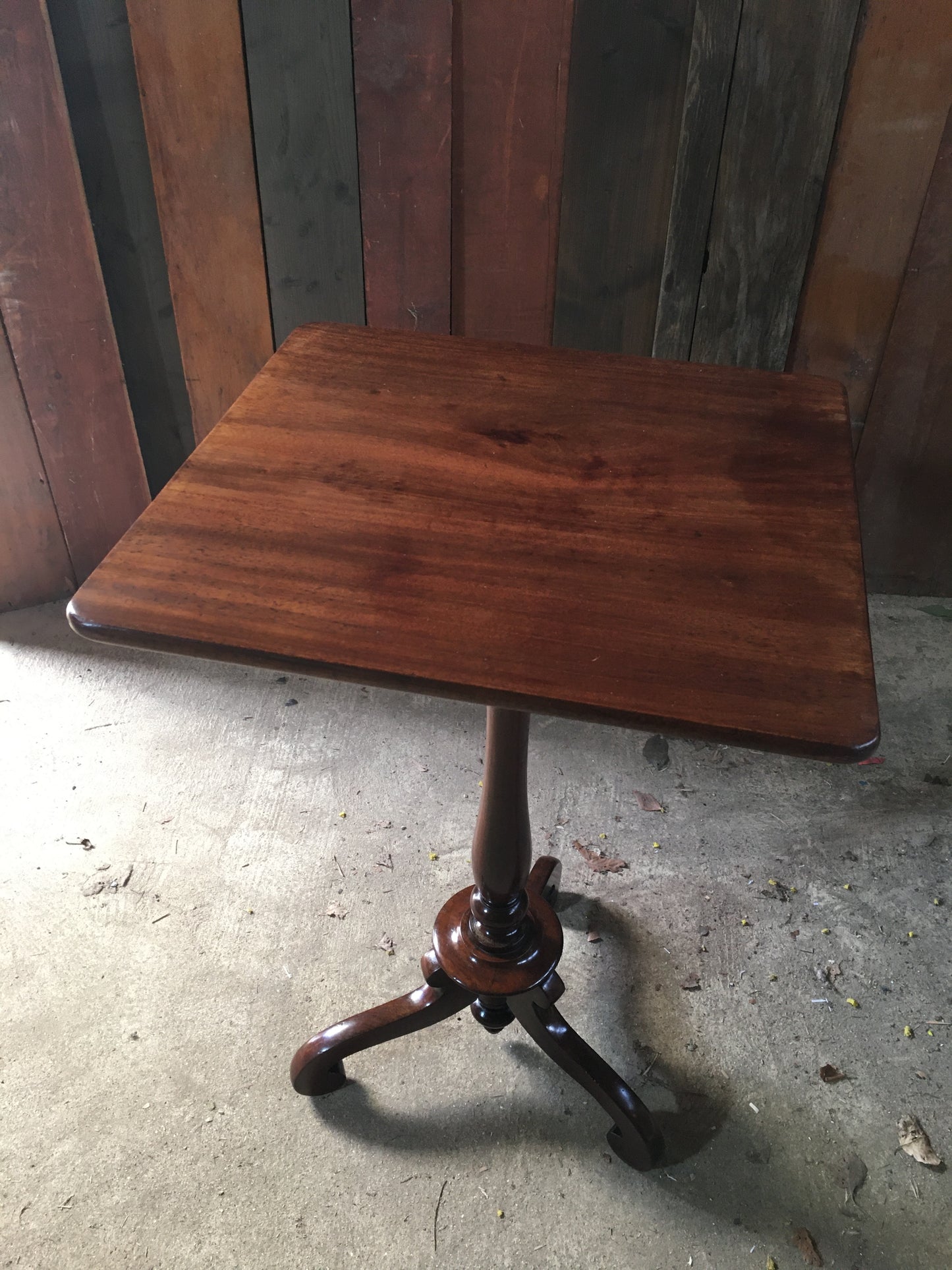 Elegant mahogany wine or tripod table.
