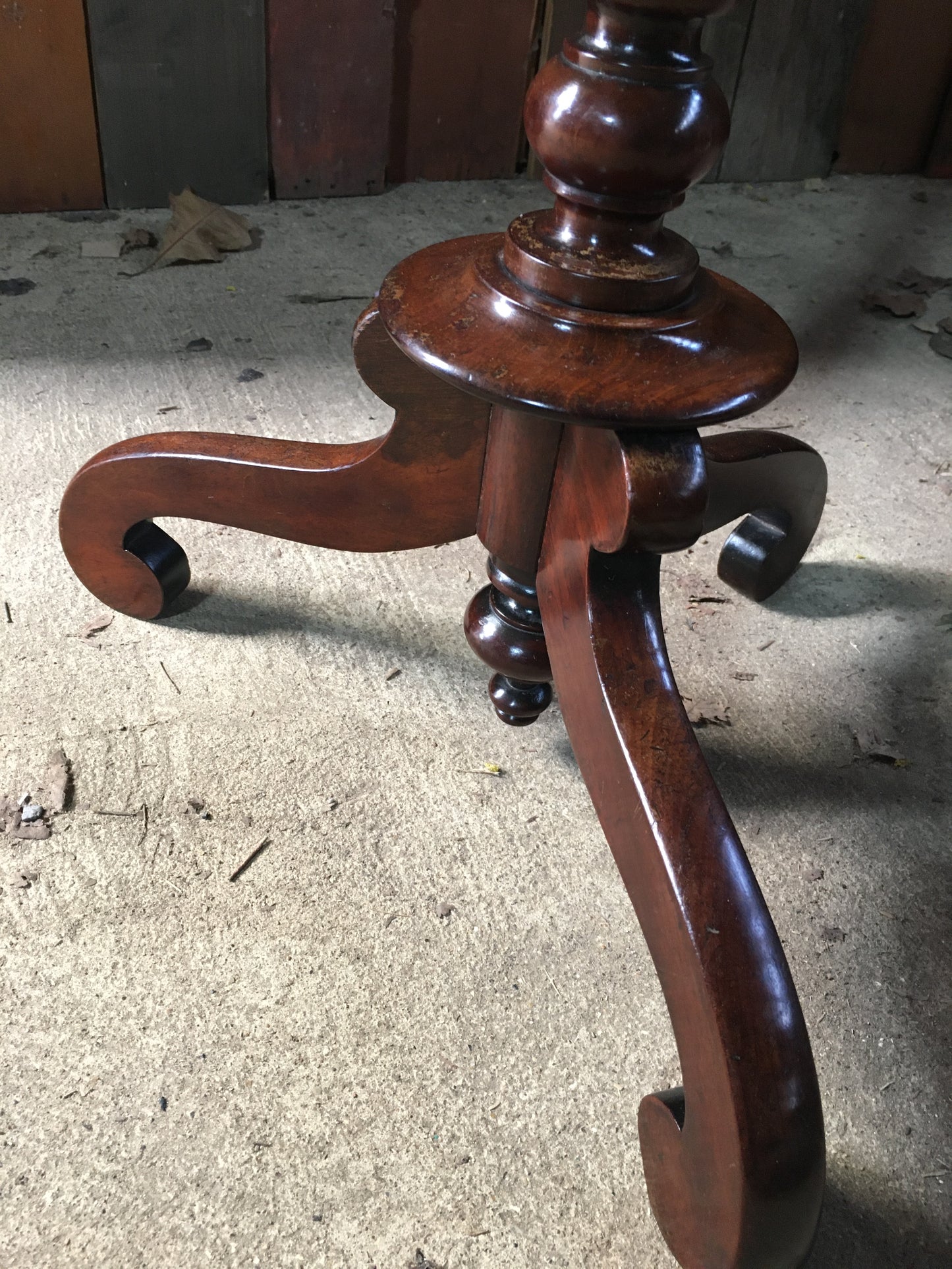 Elegant mahogany wine or tripod table.