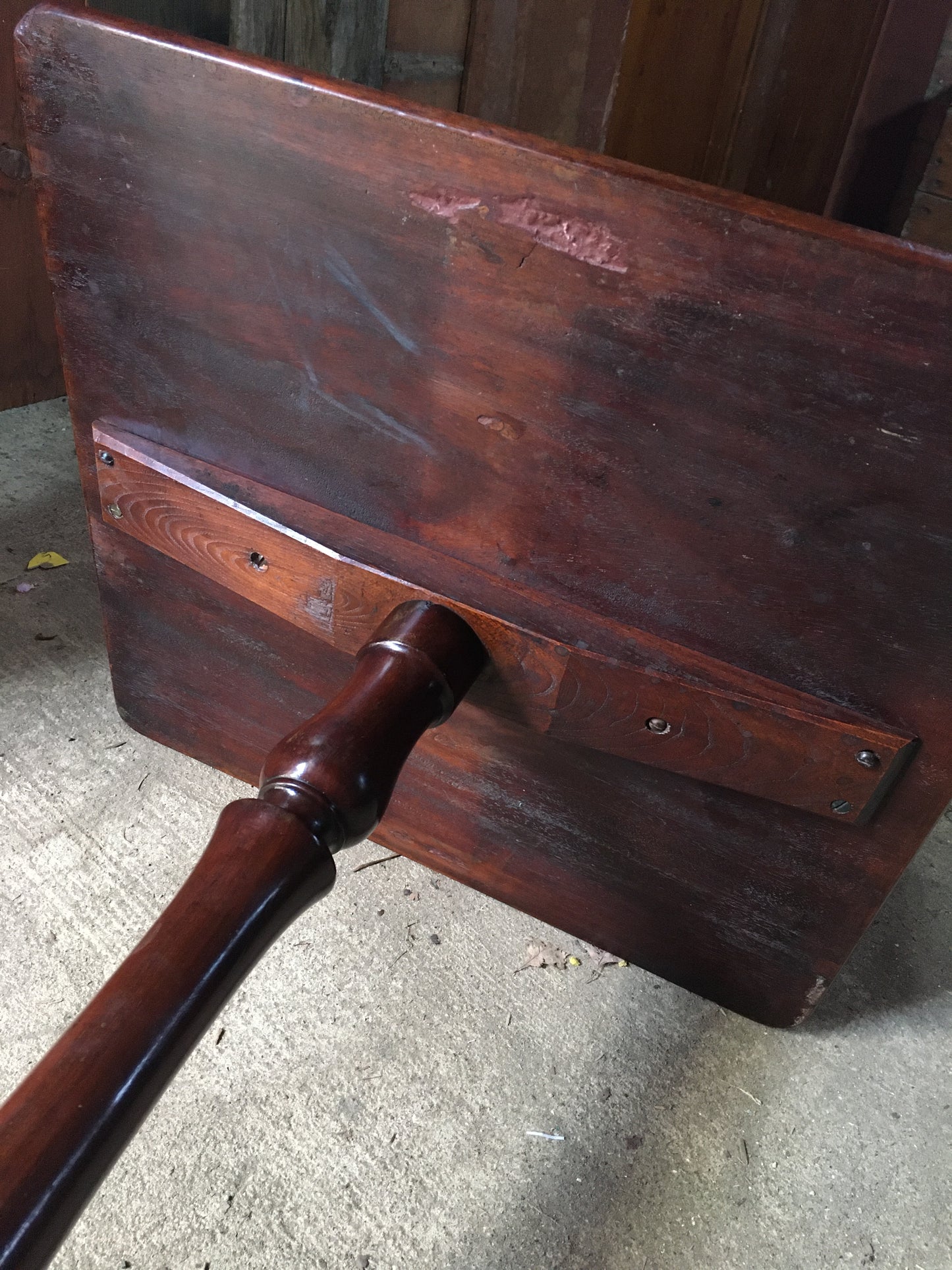 Elegant mahogany wine or tripod table.