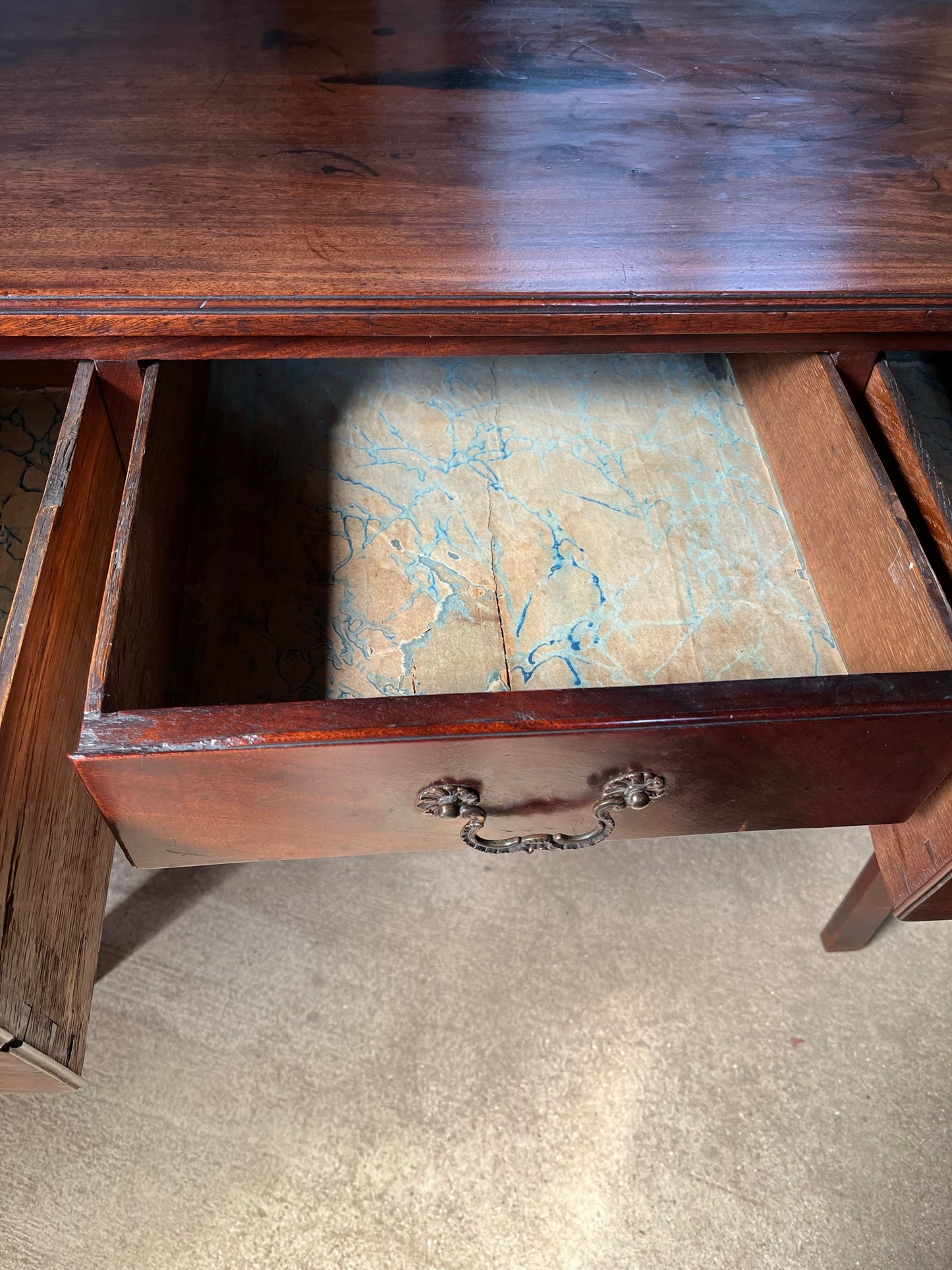 18th century Georgian mahogany lowboy or side table.