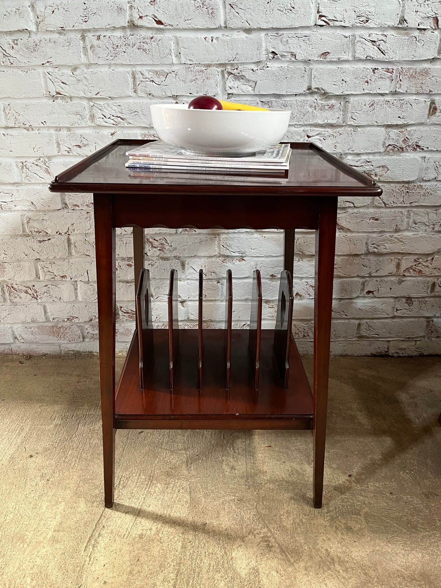 Fine Liberty & Co, London, style arts and crafts mahogany table.