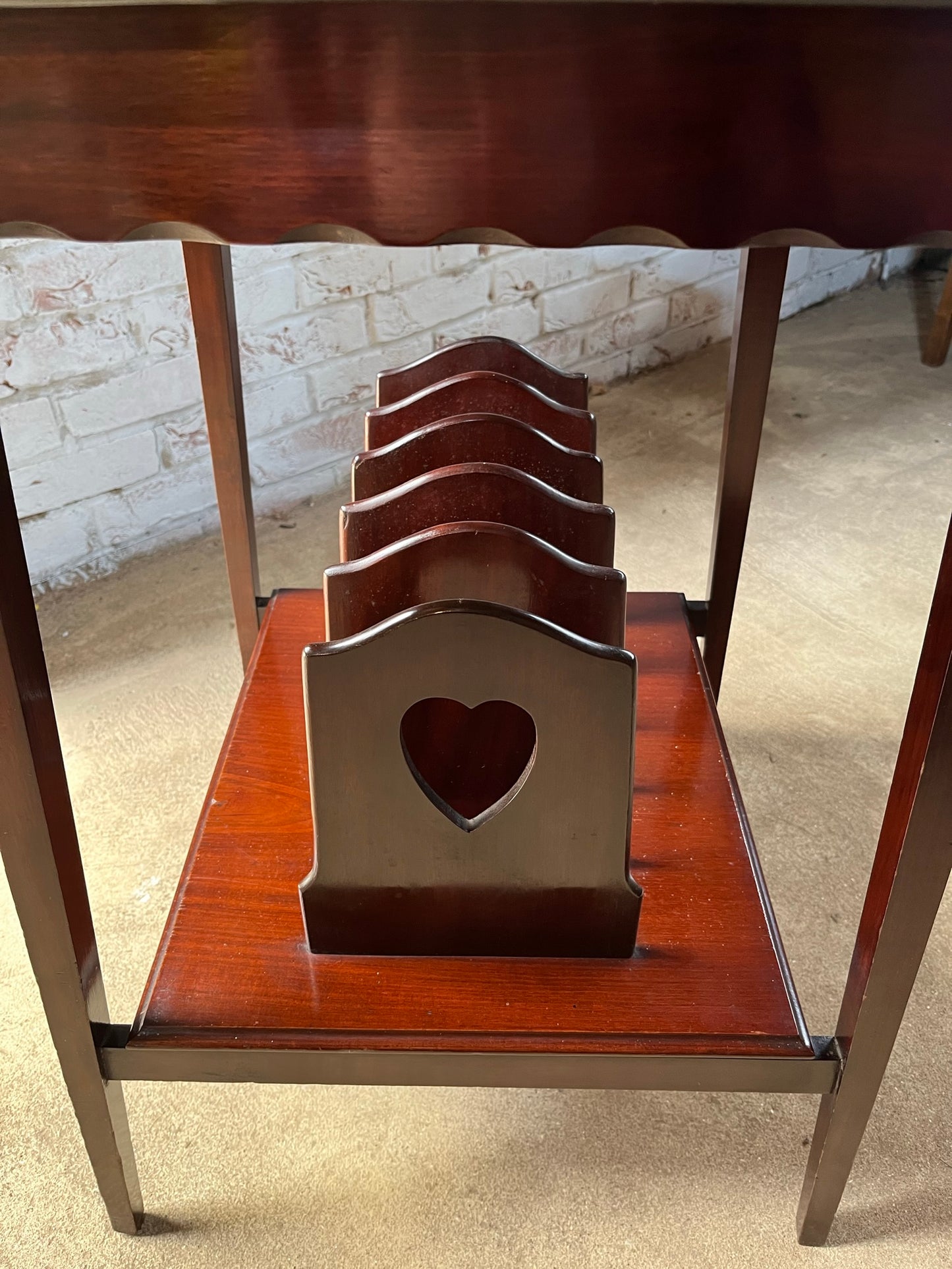 Fine Liberty & Co, London, style arts and crafts mahogany table.