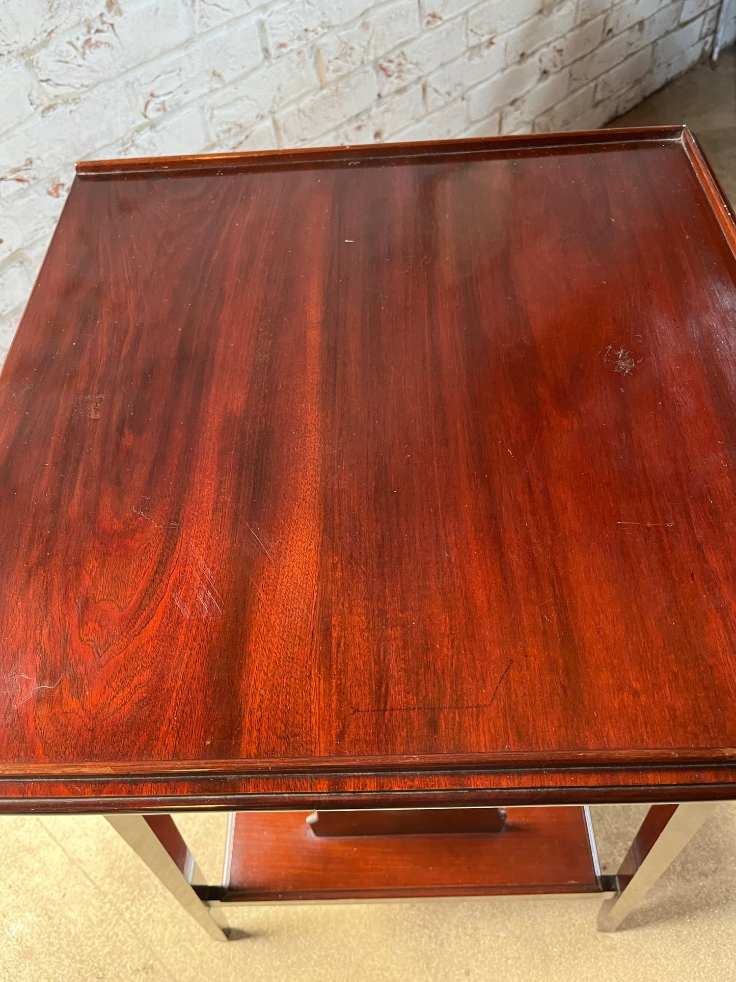 Fine Liberty & Co, London, style arts and crafts mahogany table.
