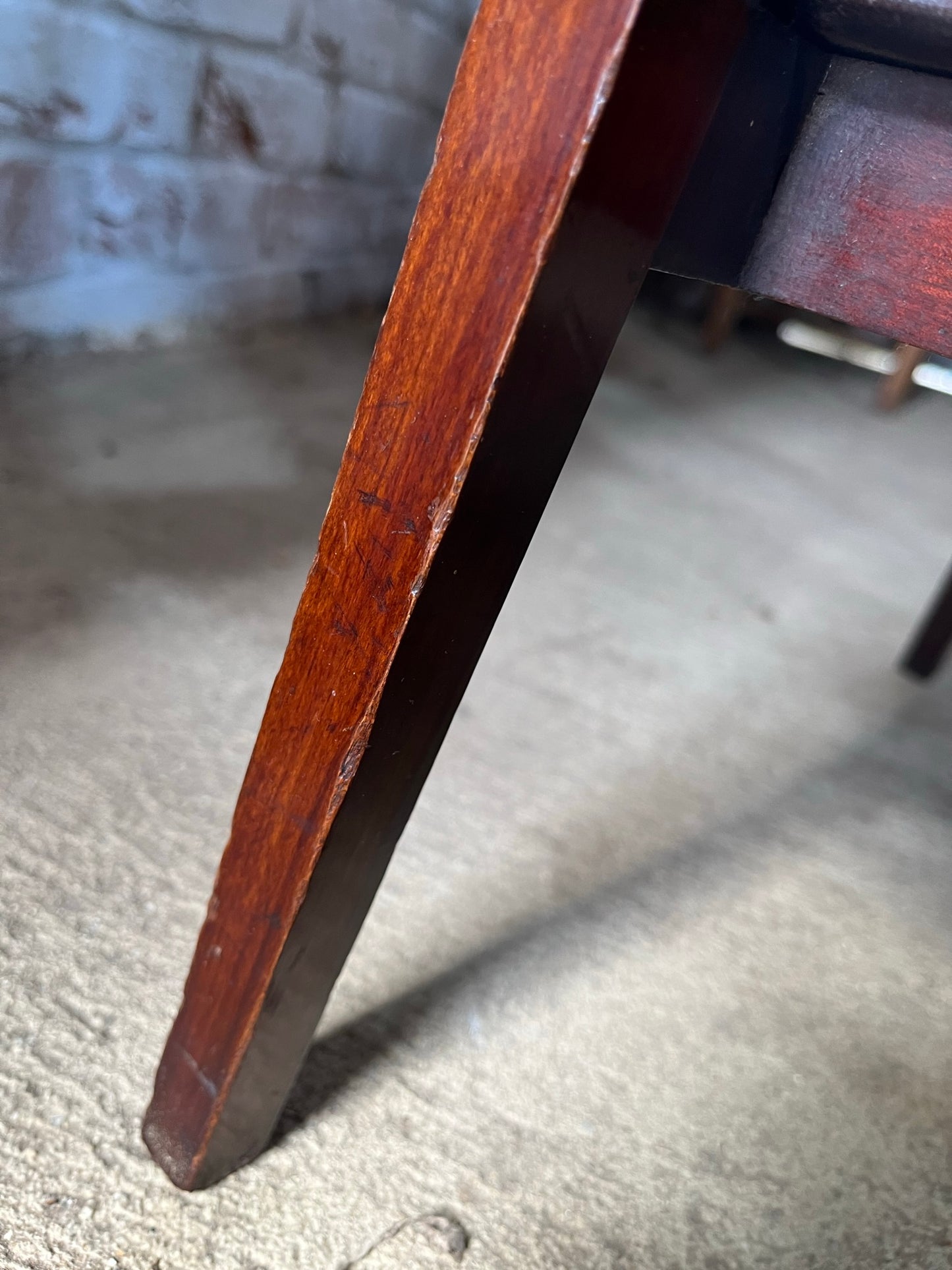 Fine Liberty & Co, London, style arts and crafts mahogany table.