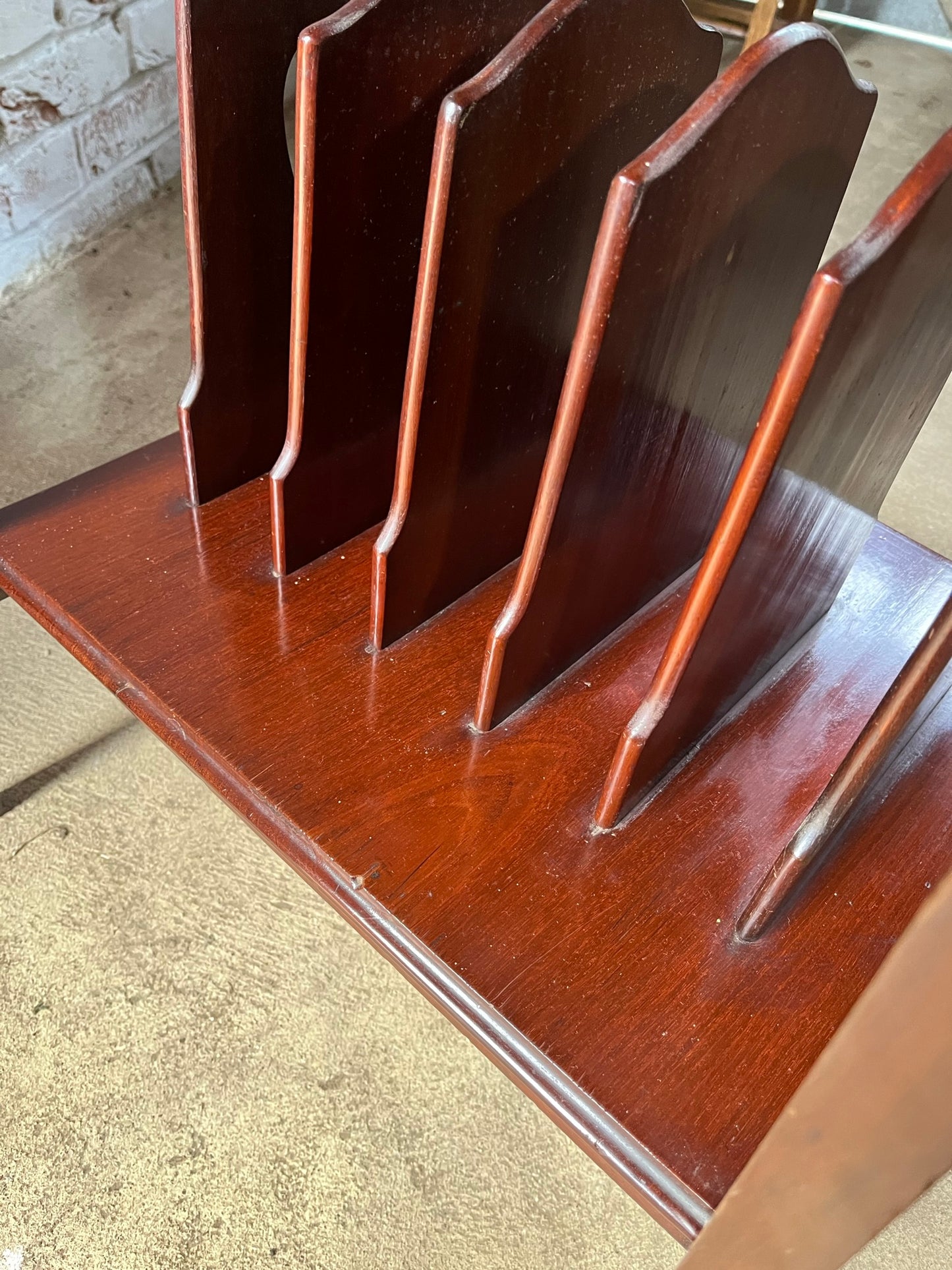 Fine Liberty & Co, London, style arts and crafts mahogany table.