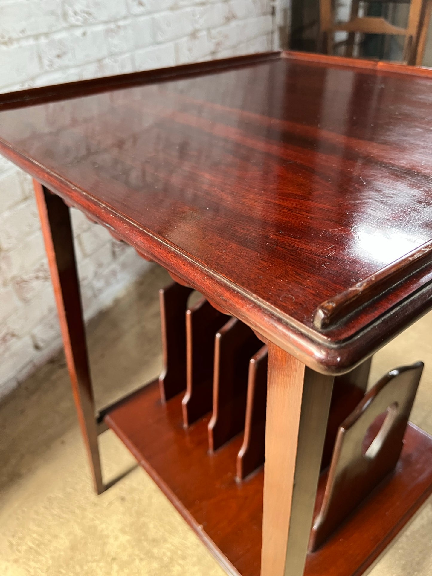 Fine Liberty & Co, London, style arts and crafts mahogany table.