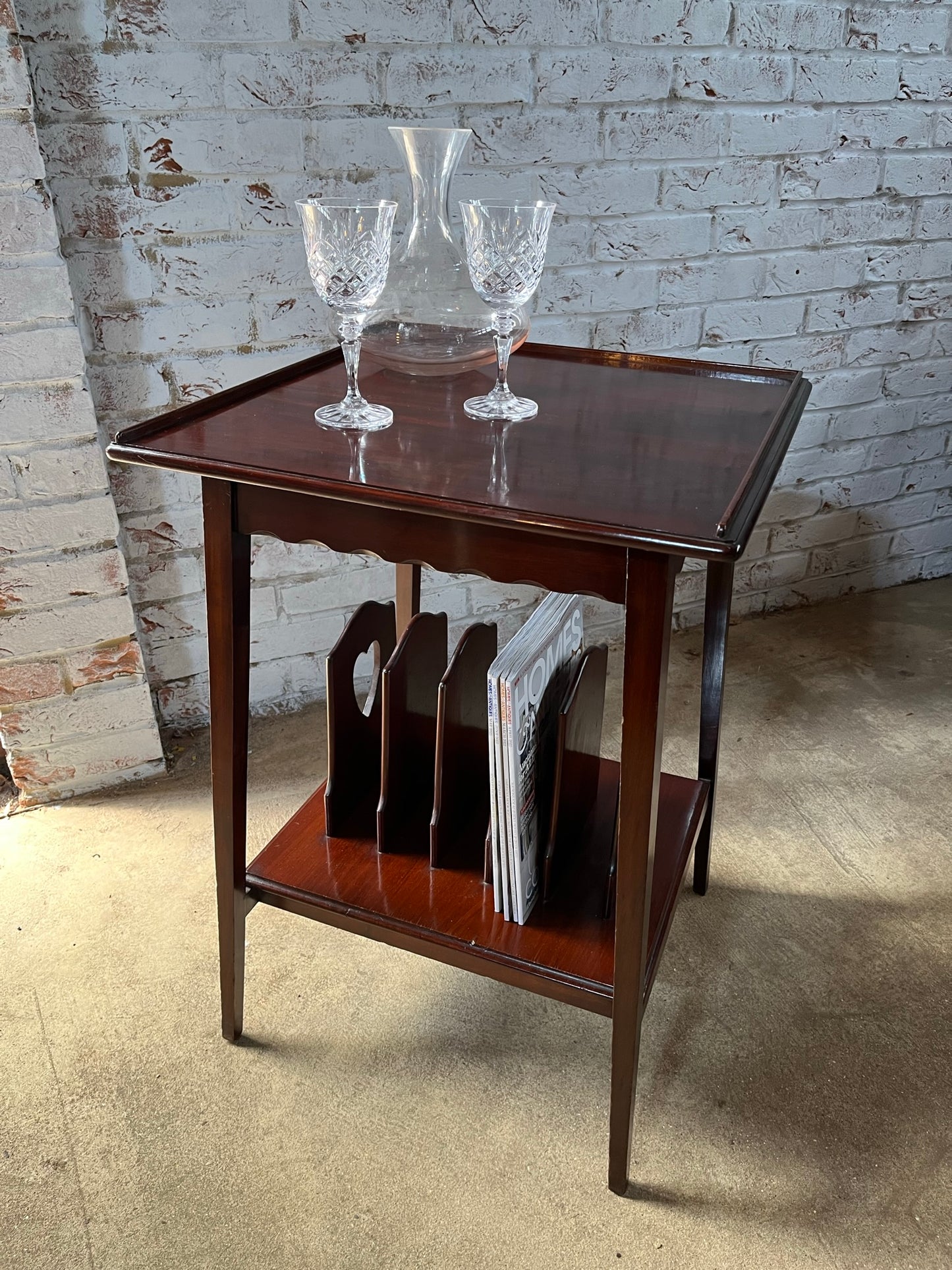 Fine Liberty & Co, London, style arts and crafts mahogany table.