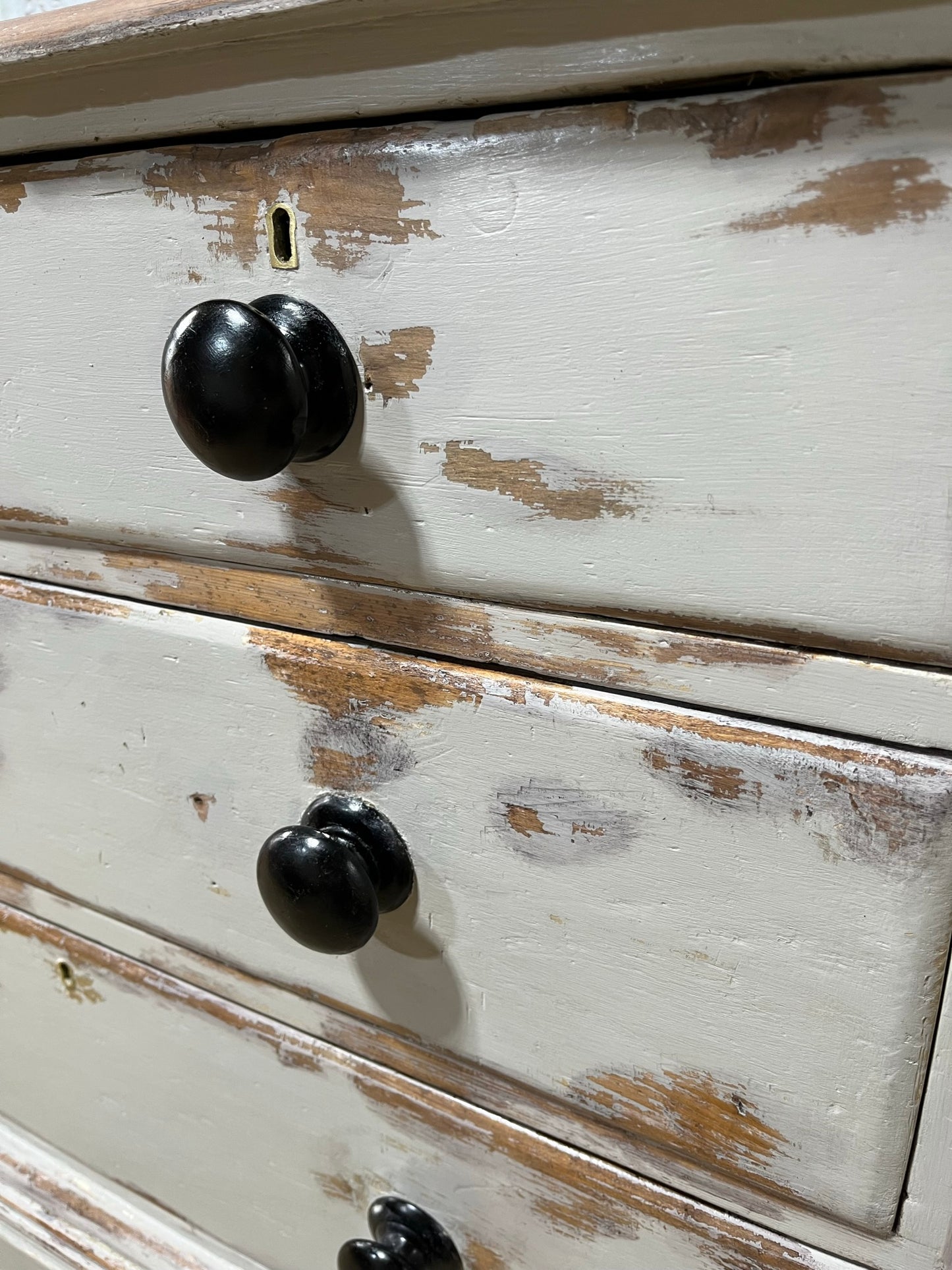 Rustic late 19th/early 20th century pine chest of drawers.