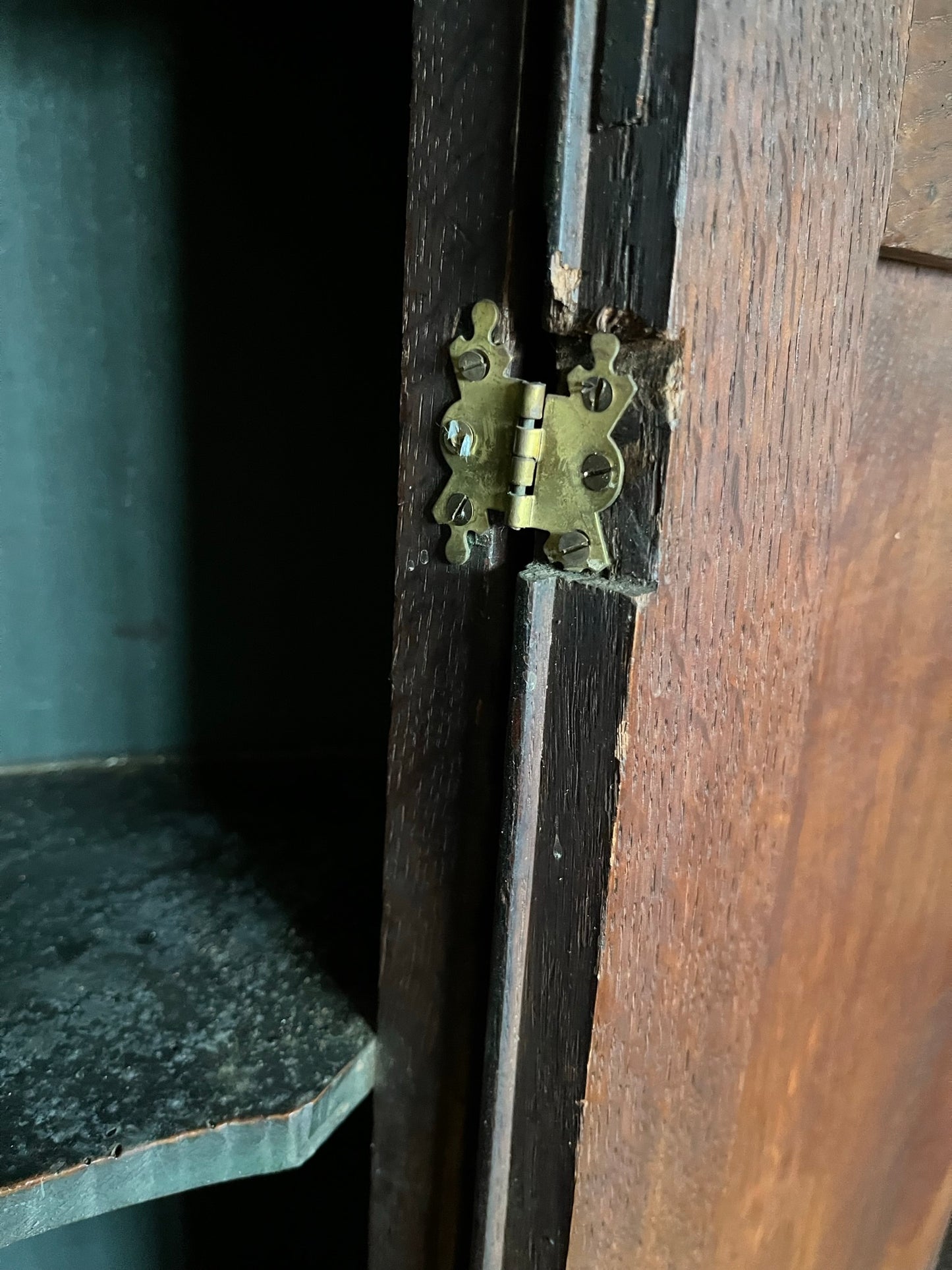 Georgian oak corner cupboard from country house, with provenance.