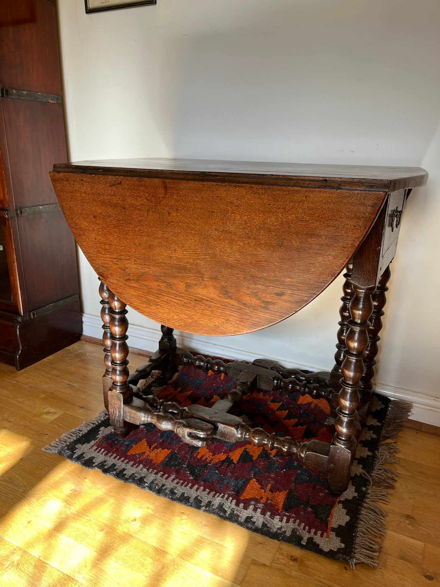 Interesting late 17th century / early 18th century oak drop-leaf table.