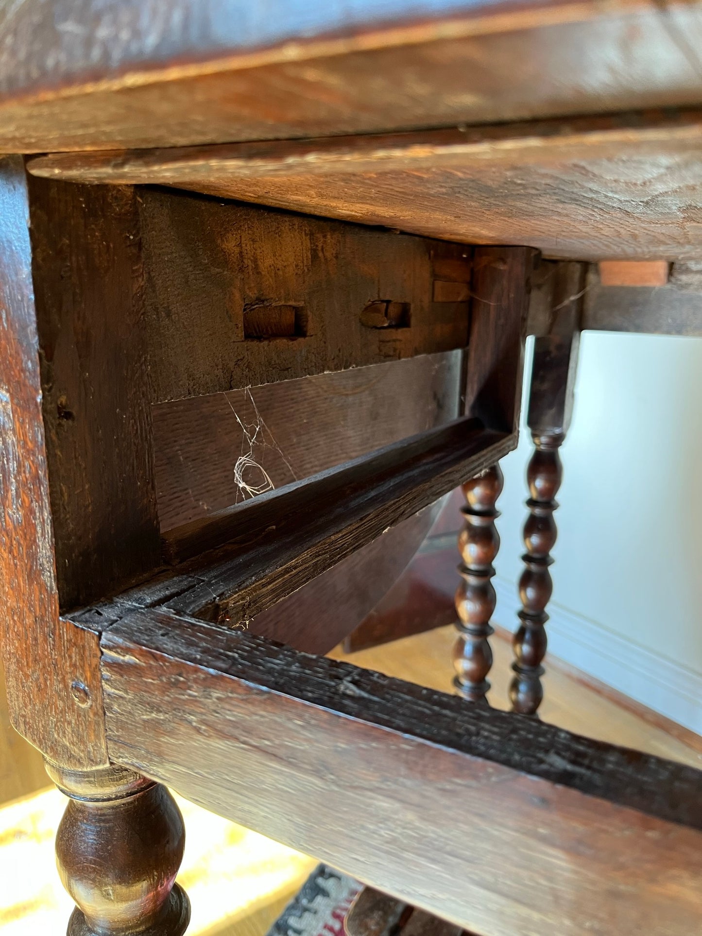 Interesting late 17th century / early 18th century oak drop-leaf table.