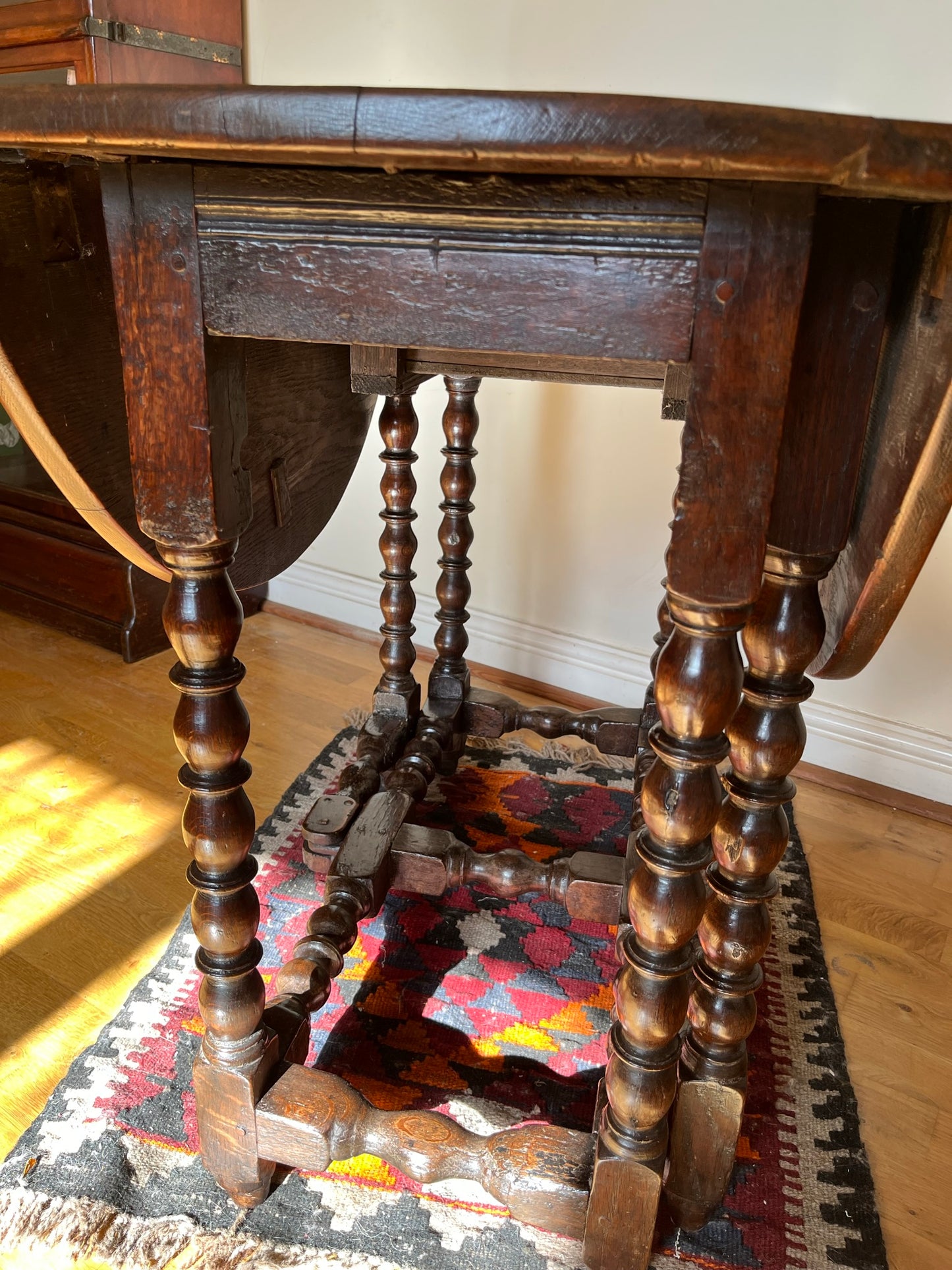 Interesting late 17th century / early 18th century oak drop-leaf table.