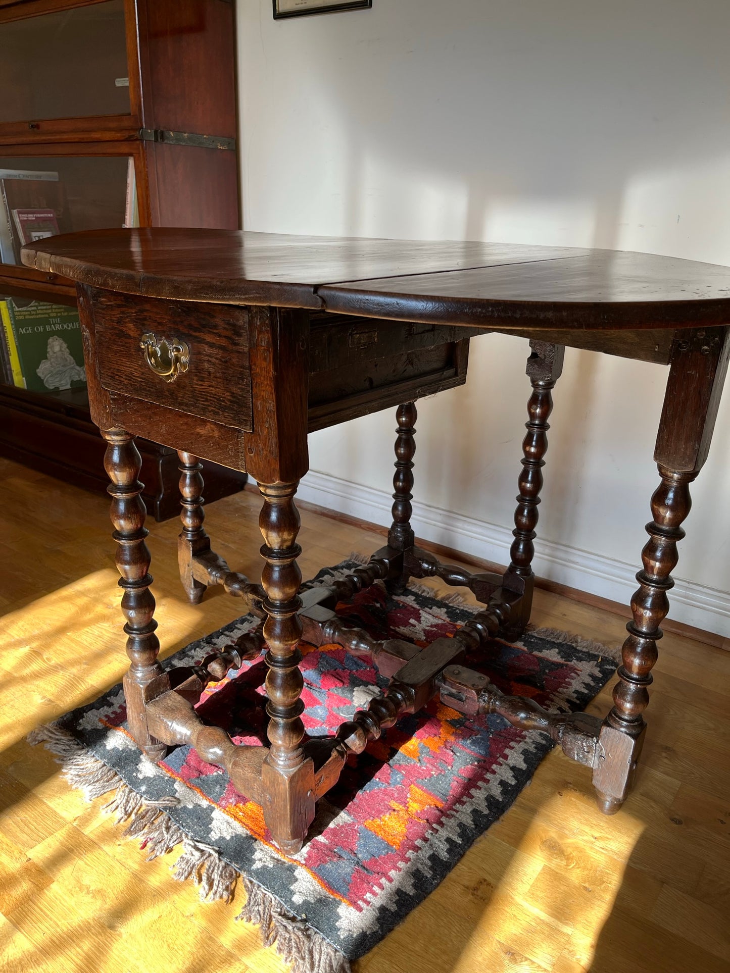 Interesting late 17th century / early 18th century oak drop-leaf table.