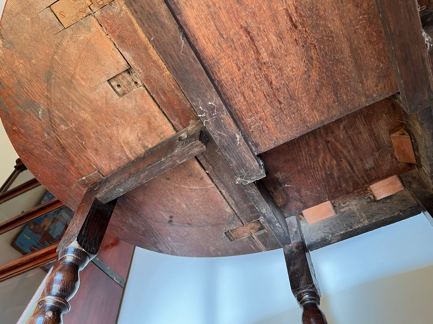 Interesting late 17th century / early 18th century oak drop-leaf table.