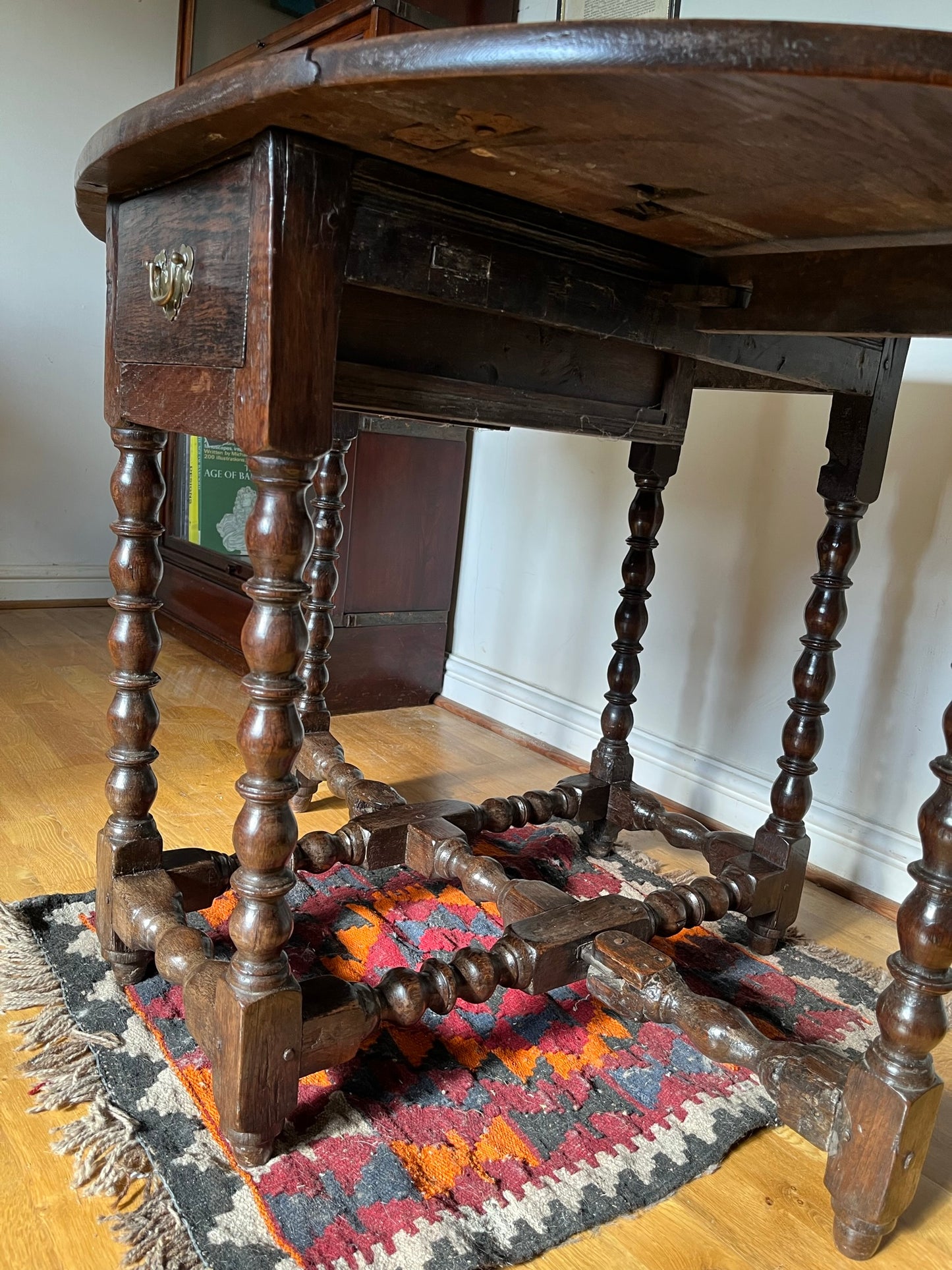Interesting late 17th century / early 18th century oak drop-leaf table.