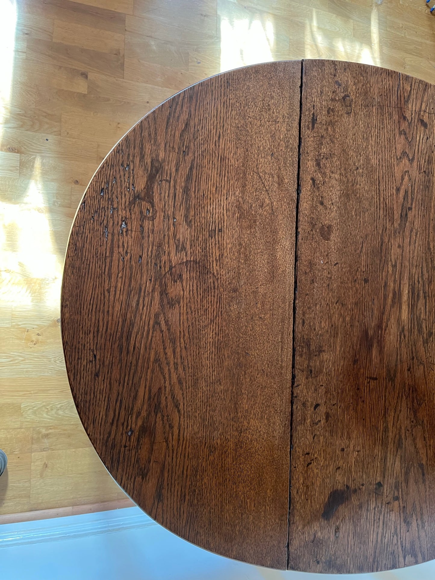 Interesting late 17th century / early 18th century oak drop-leaf table.