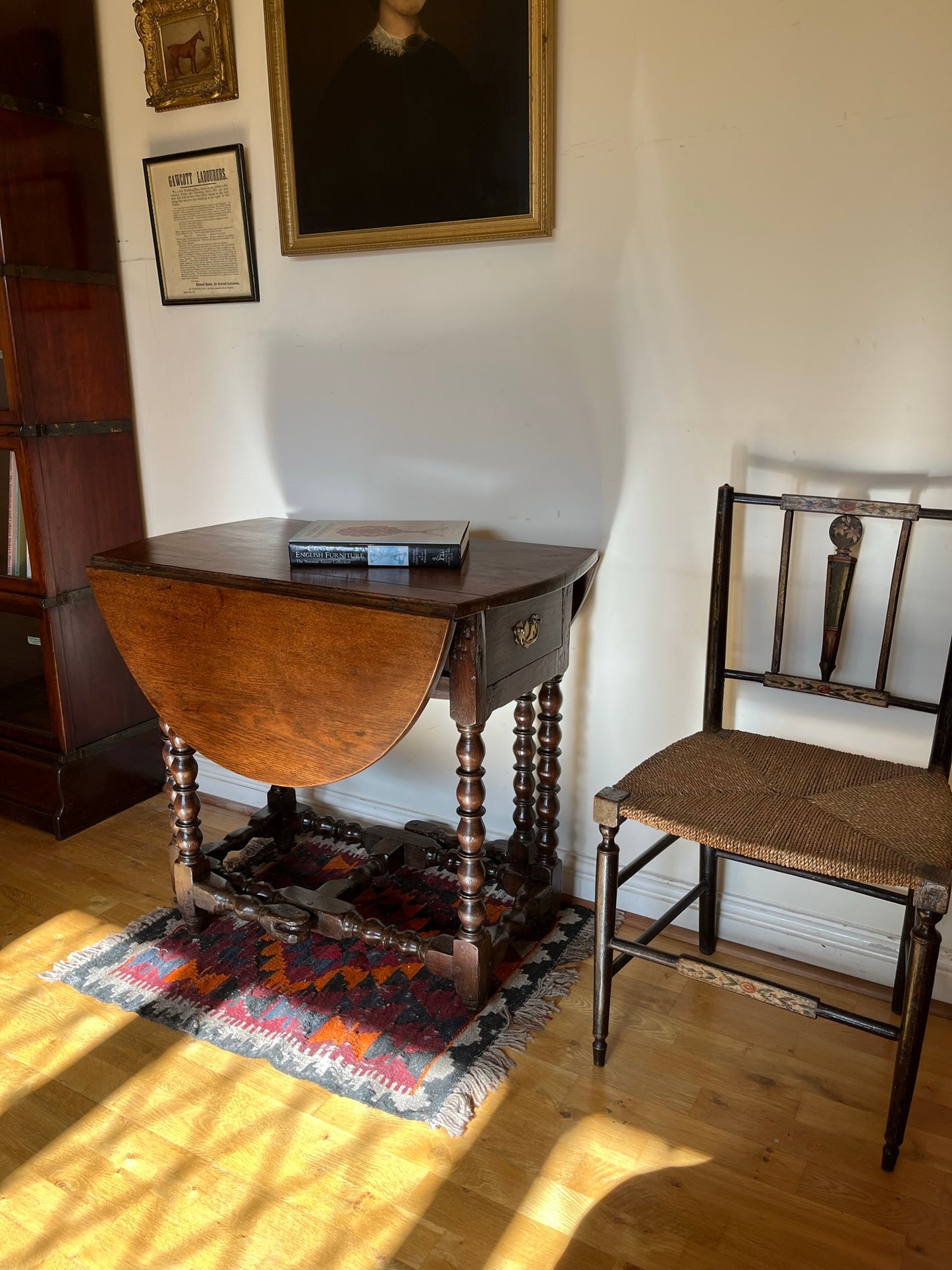 Interesting late 17th century / early 18th century oak drop-leaf table.