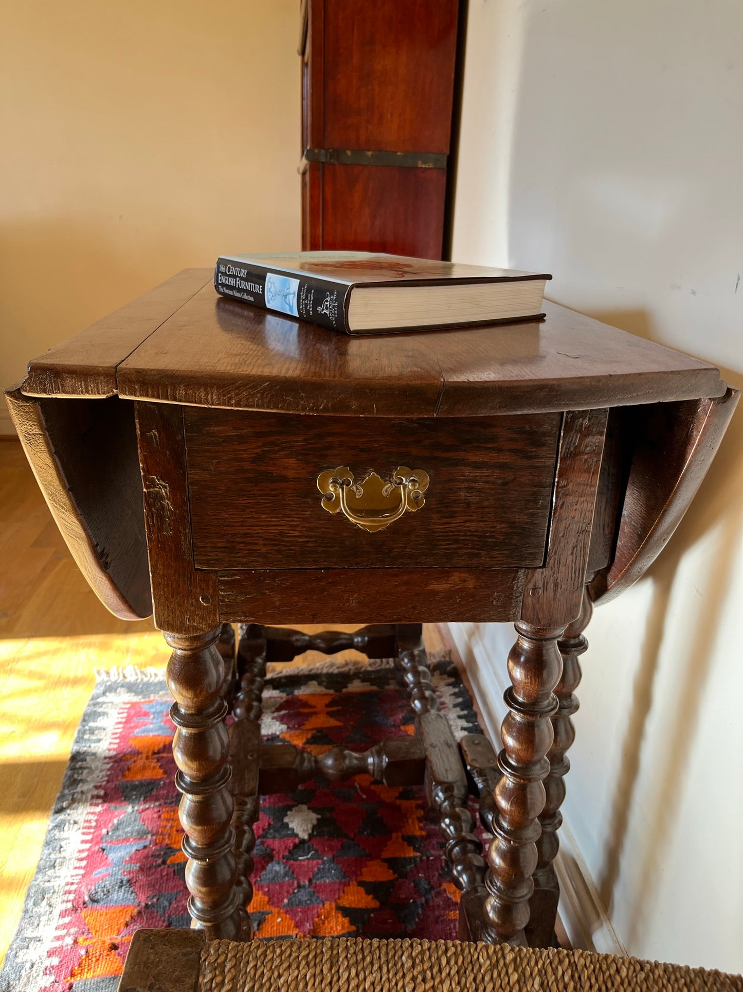 Interesting late 17th century / early 18th century oak drop-leaf table.