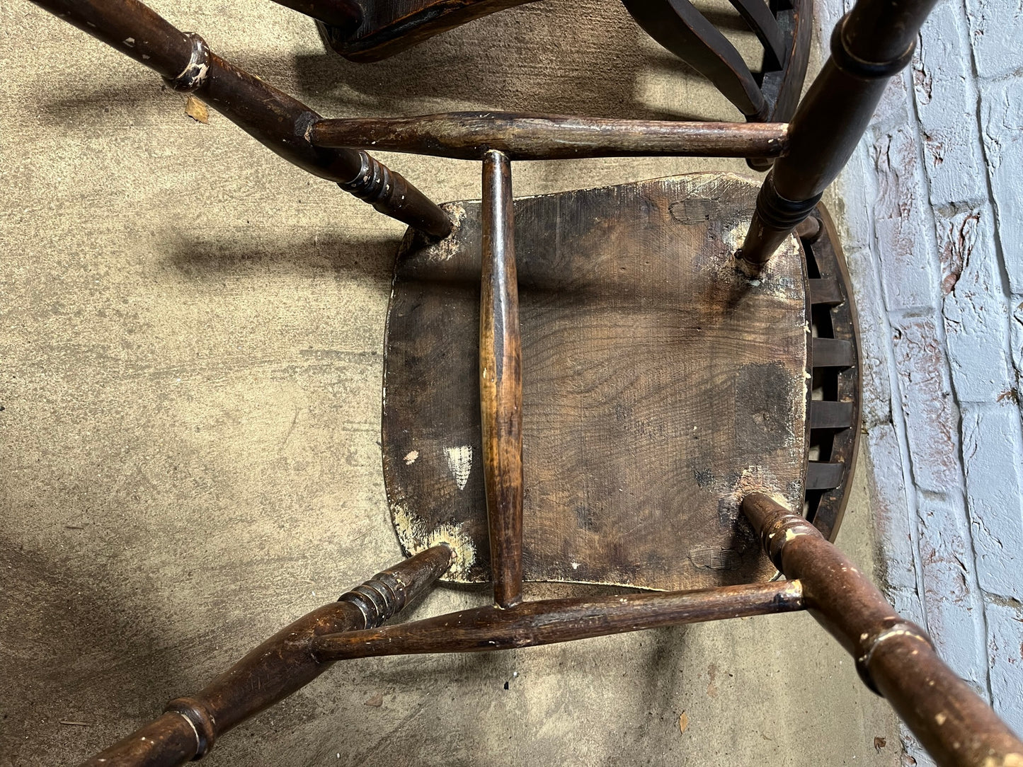 Near pair of Victorian elm slat back Windsor kitchen chairs.