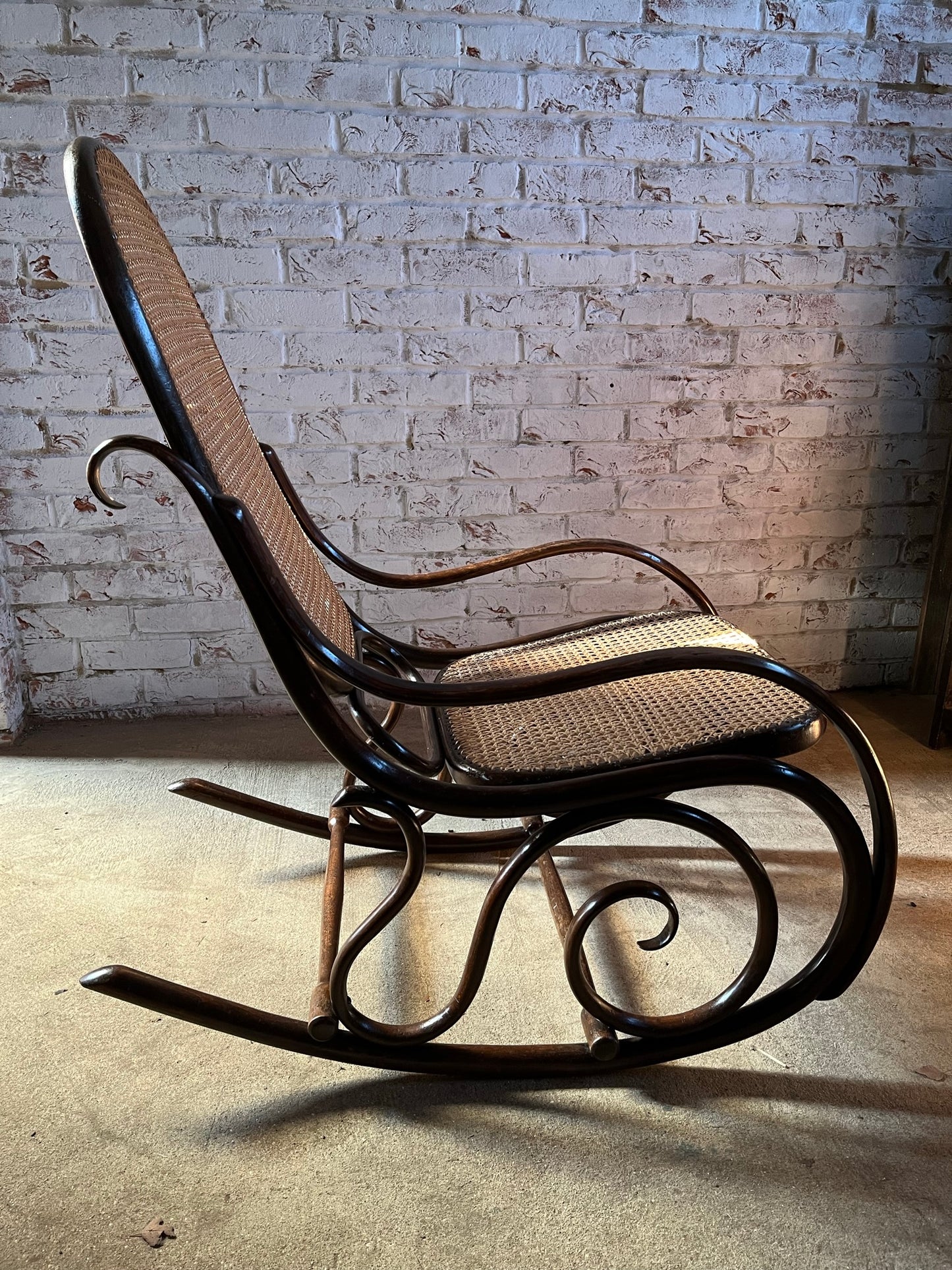 Original and stamped Thonet bentwood rocking chair, Model No. 10.