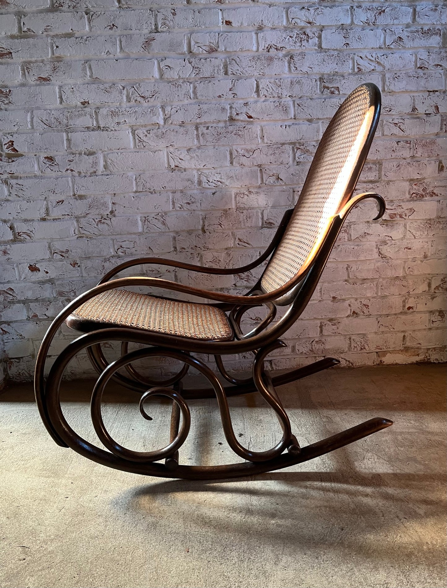 Original and stamped Thonet bentwood rocking chair, Model No. 10.
