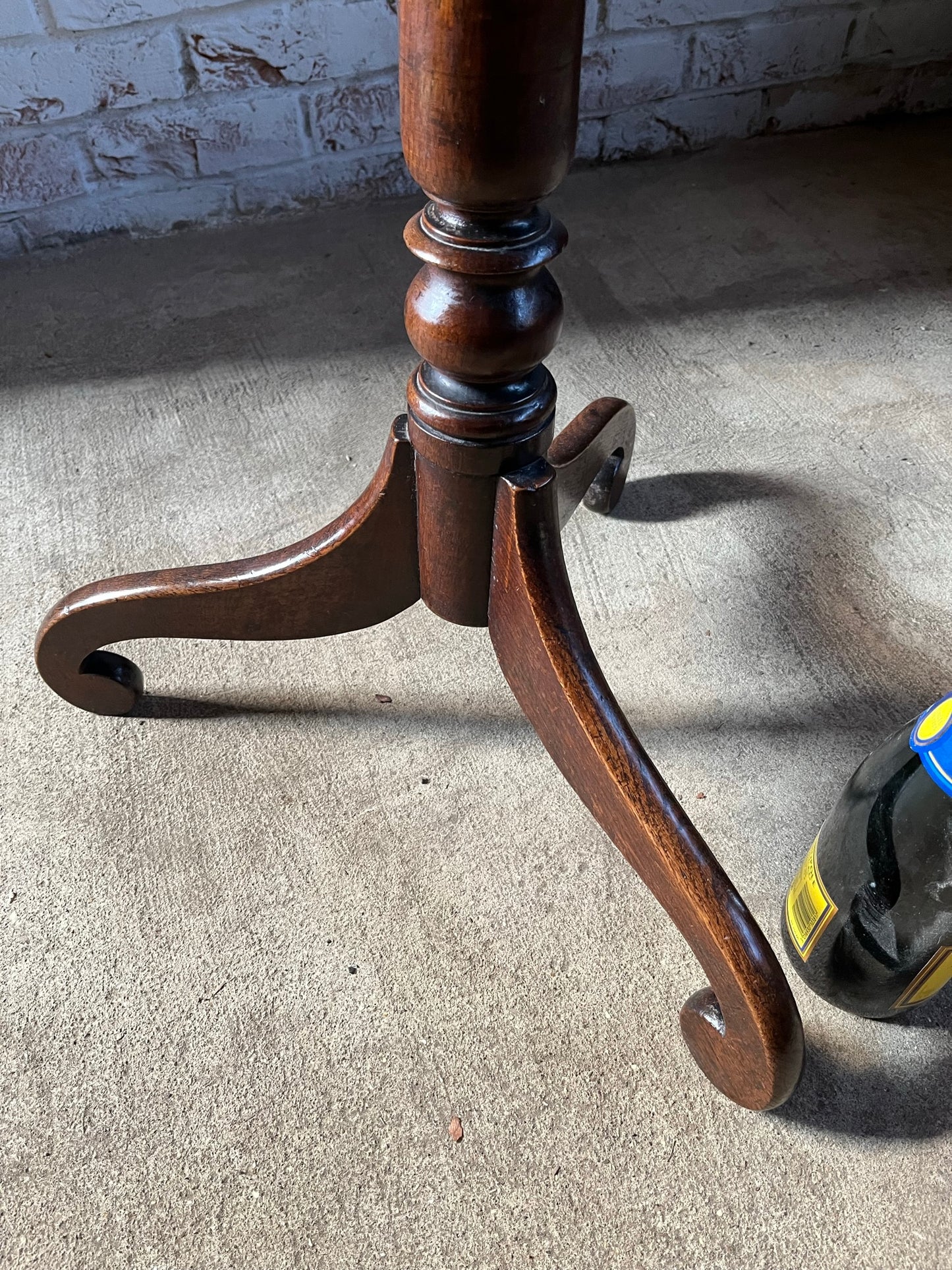 Early 19th century provincial tilt top wine or lamp table.